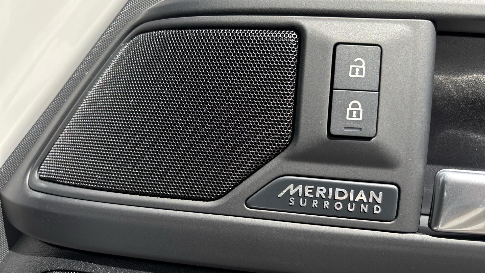 Land Rover Defender view 35