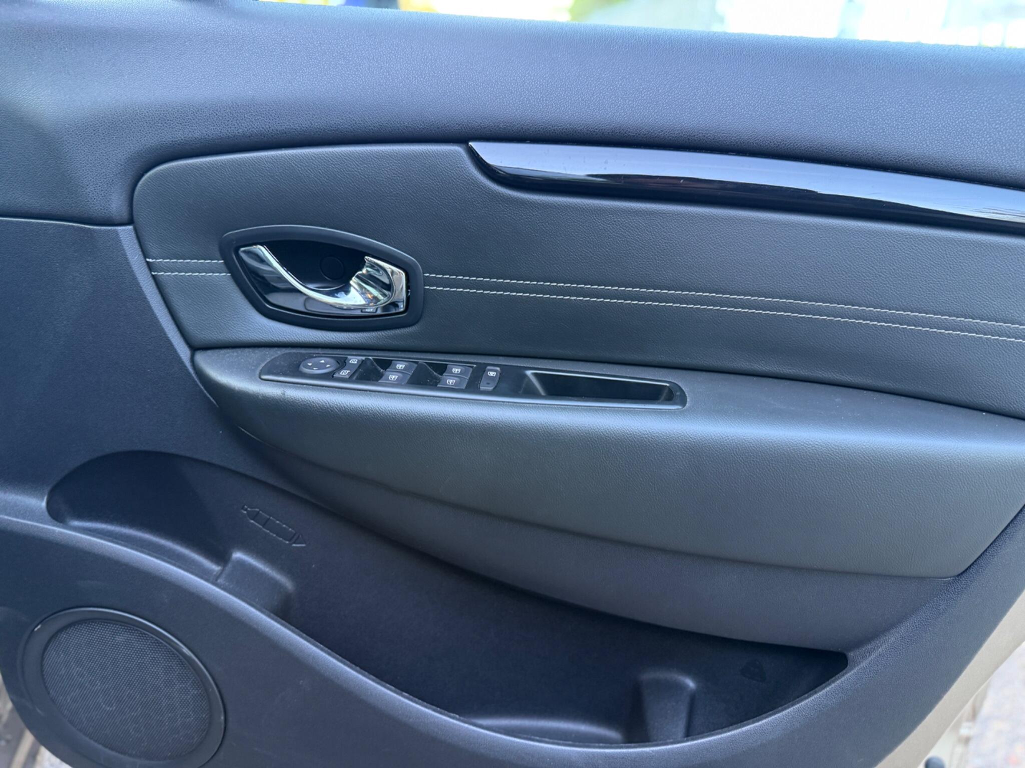 2015 Renault Scenic image 17