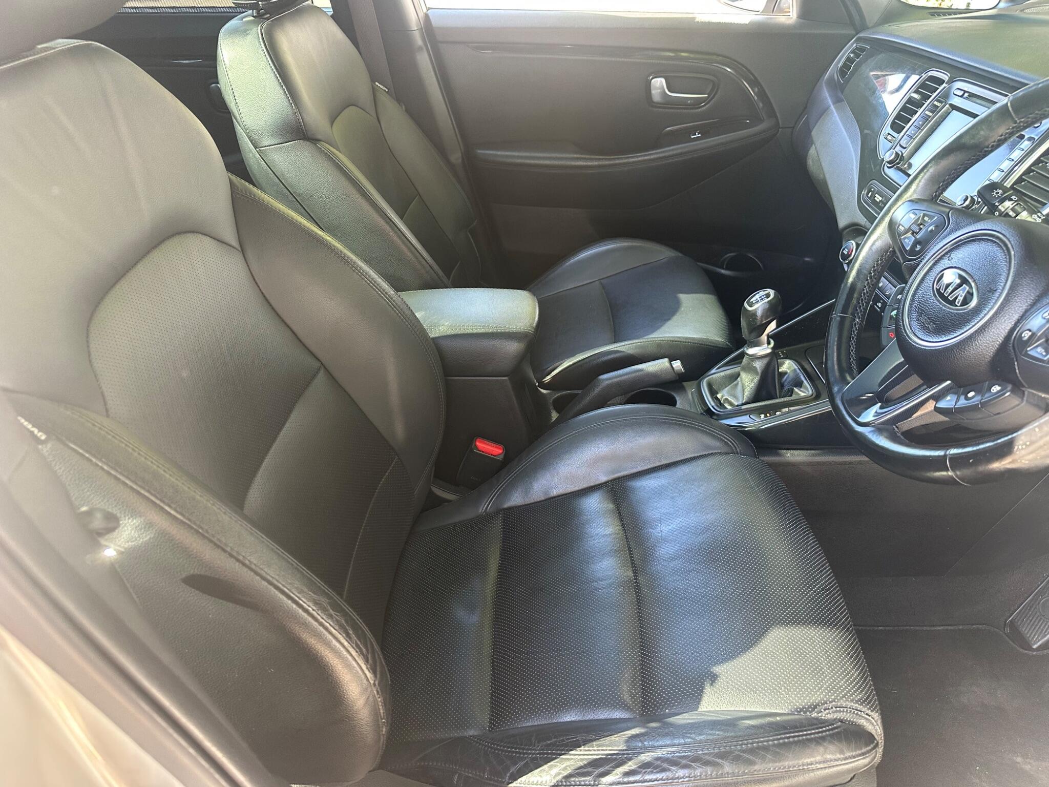Kia Carens view 13
