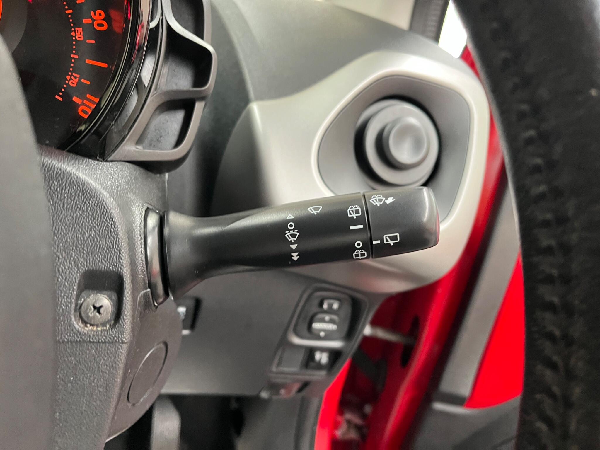 Peugeot 108 view 24