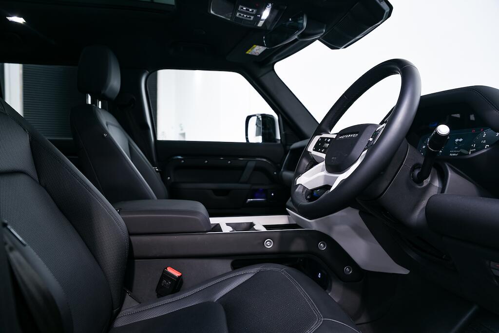Land Rover Defender view 10