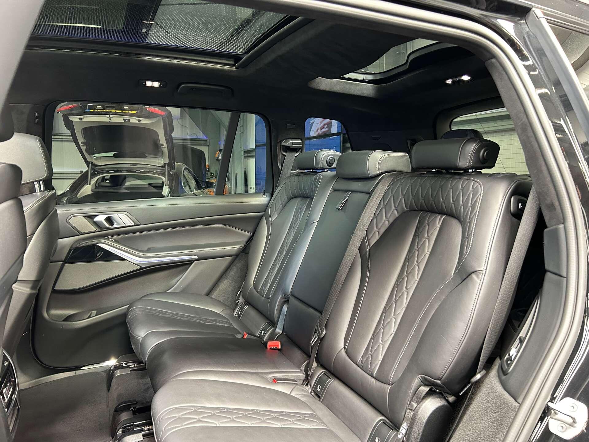 BMW X7 view 37