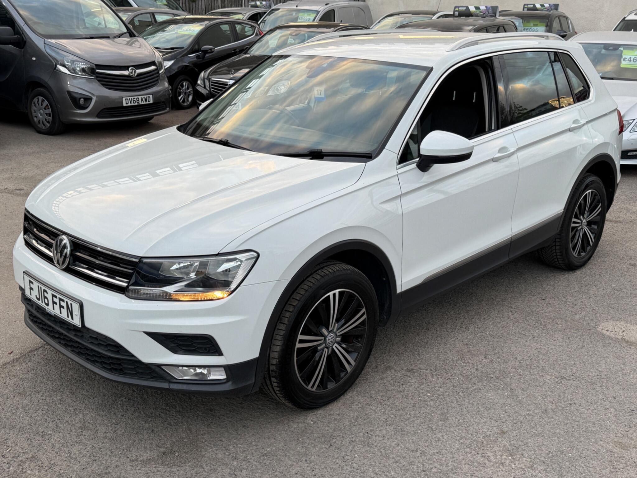 Volkswagen Tiguan - Image 10