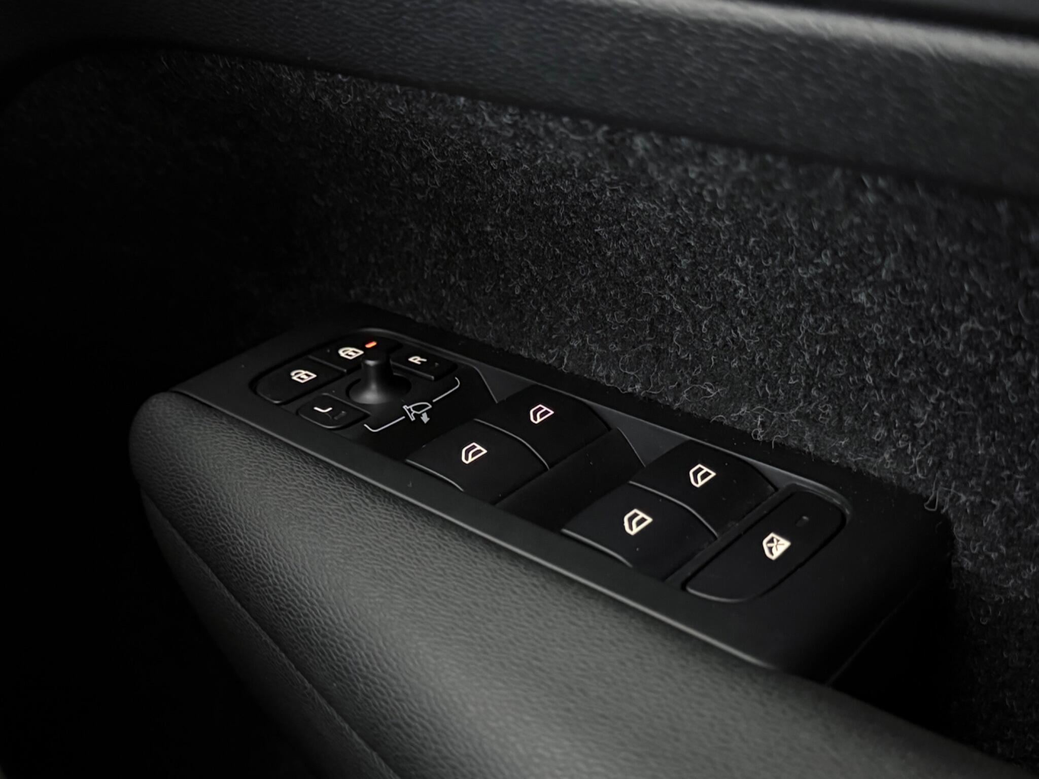 Volvo XC40 view 19