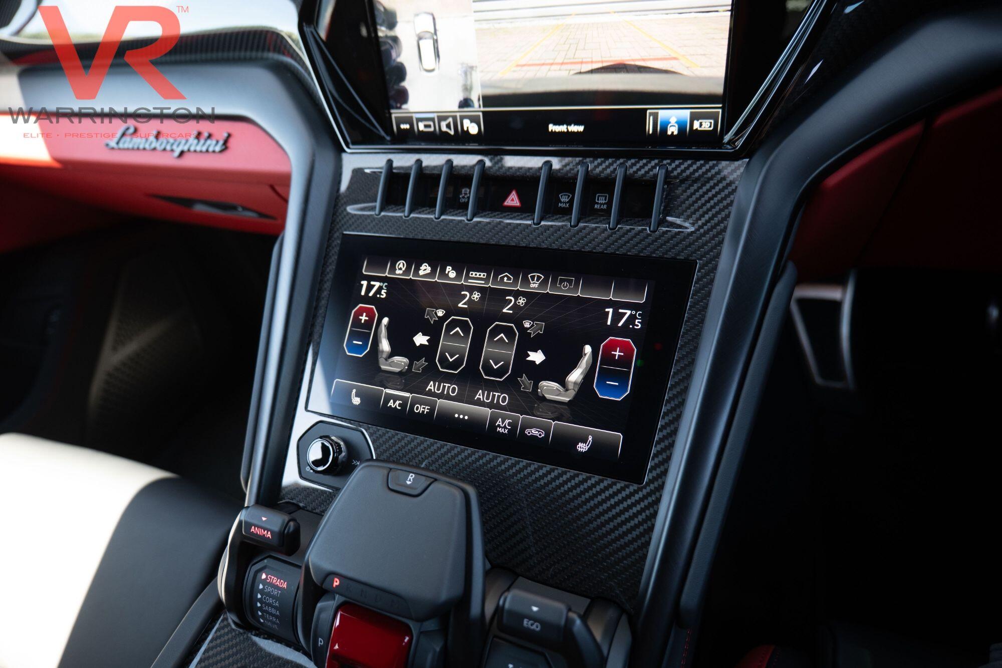 Lamborghini Urus view 33