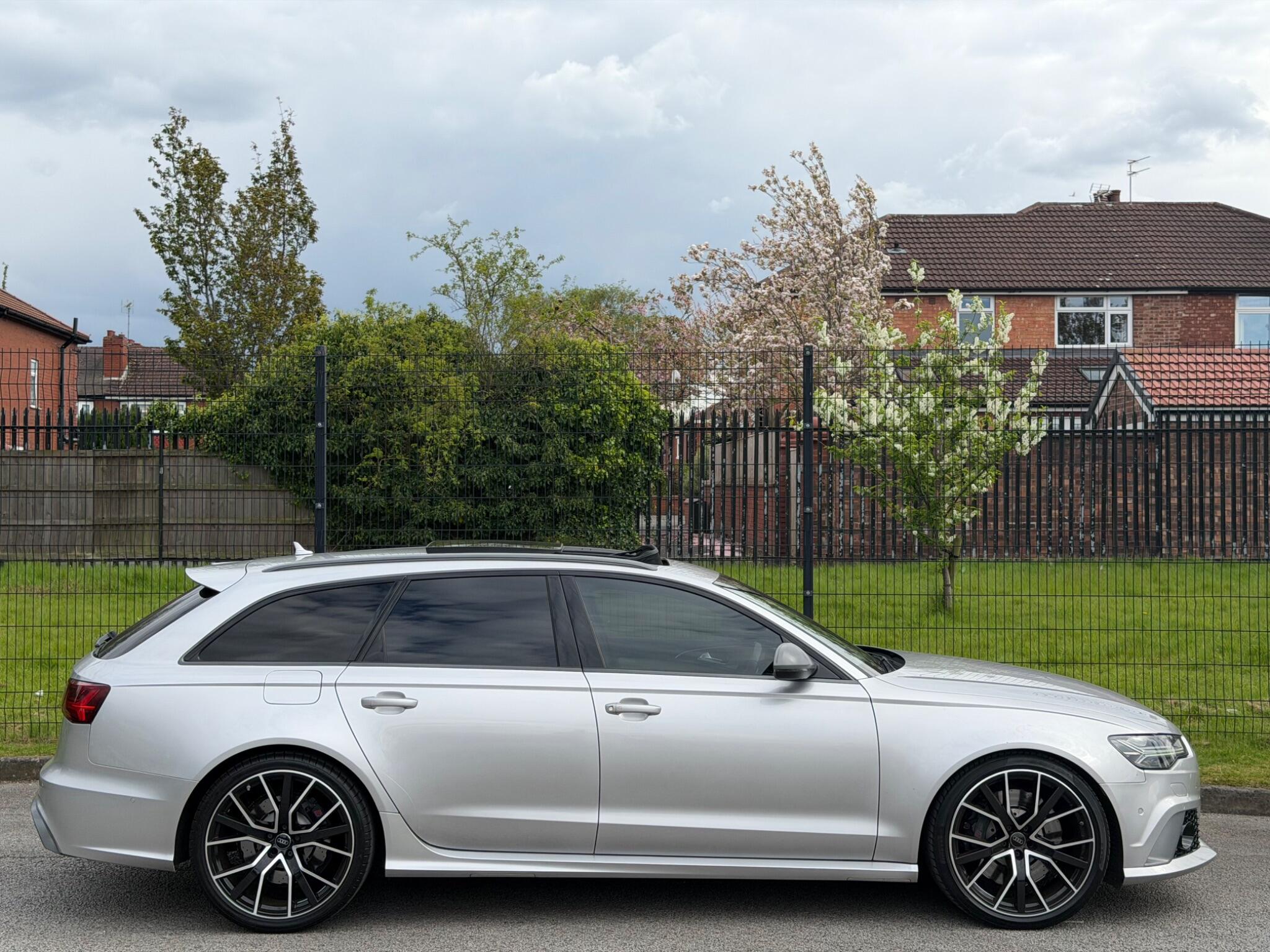 Audi RS6 view 12