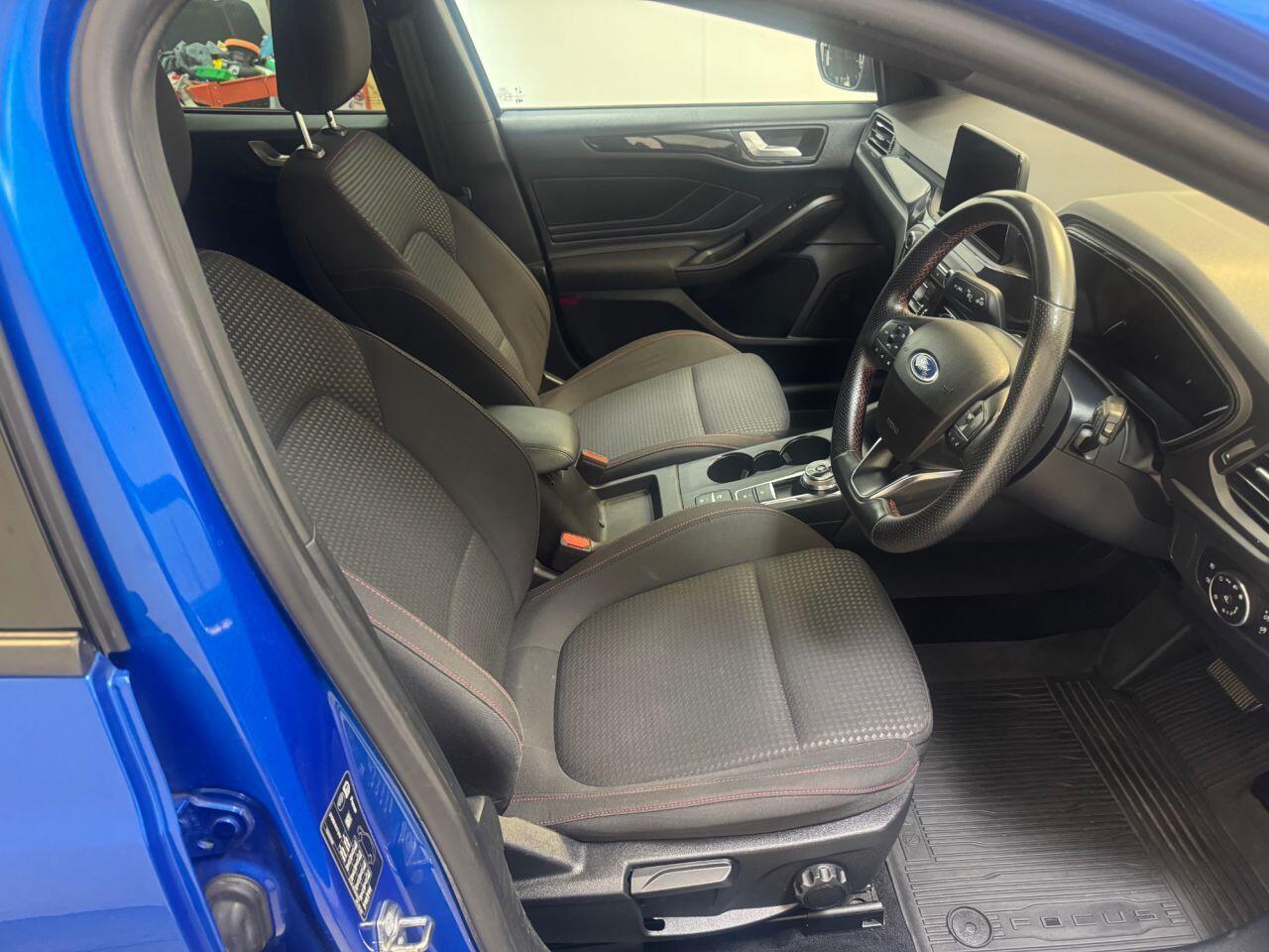 Ford Focus view 32