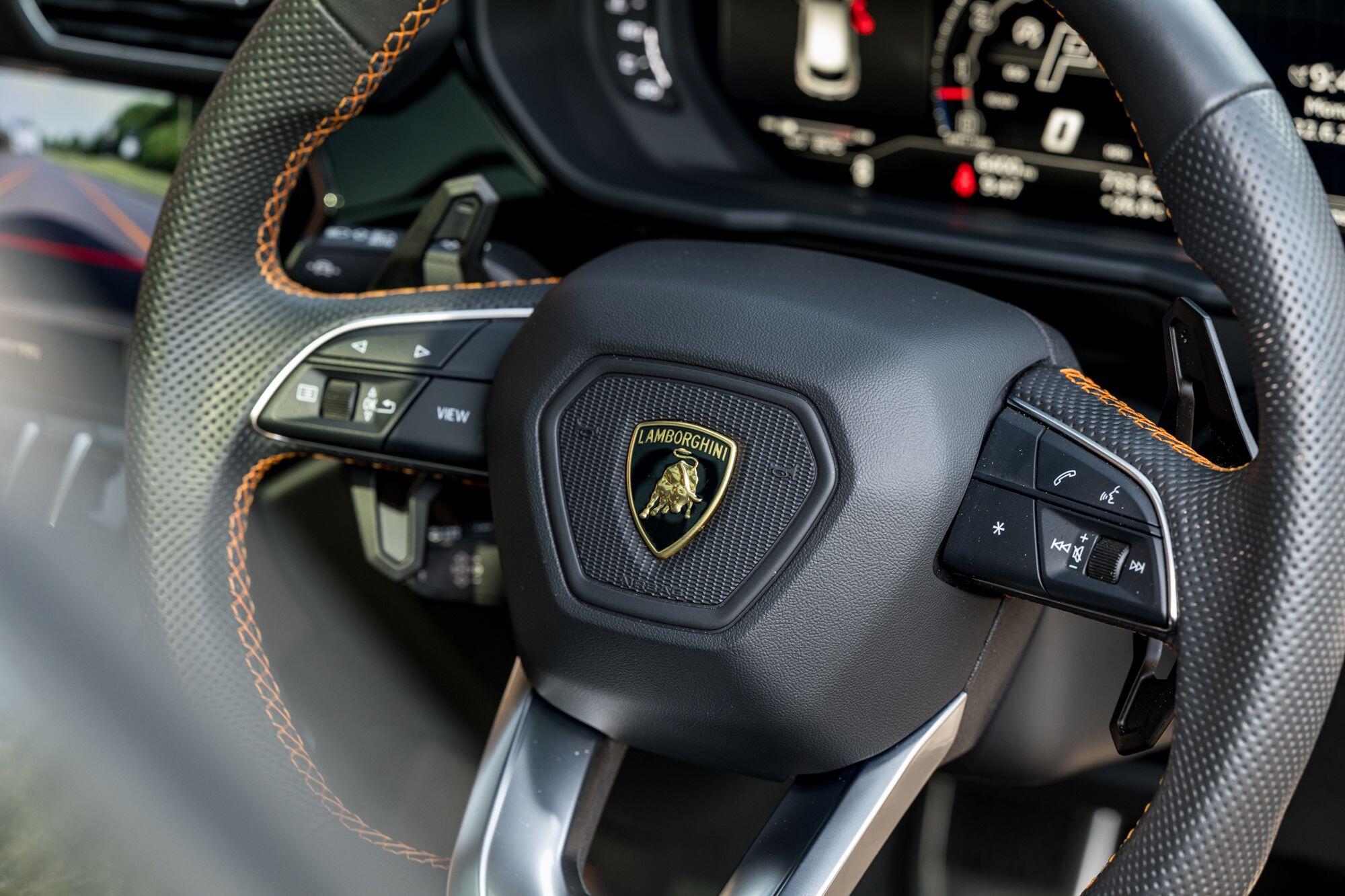 Lamborghini Urus view 48