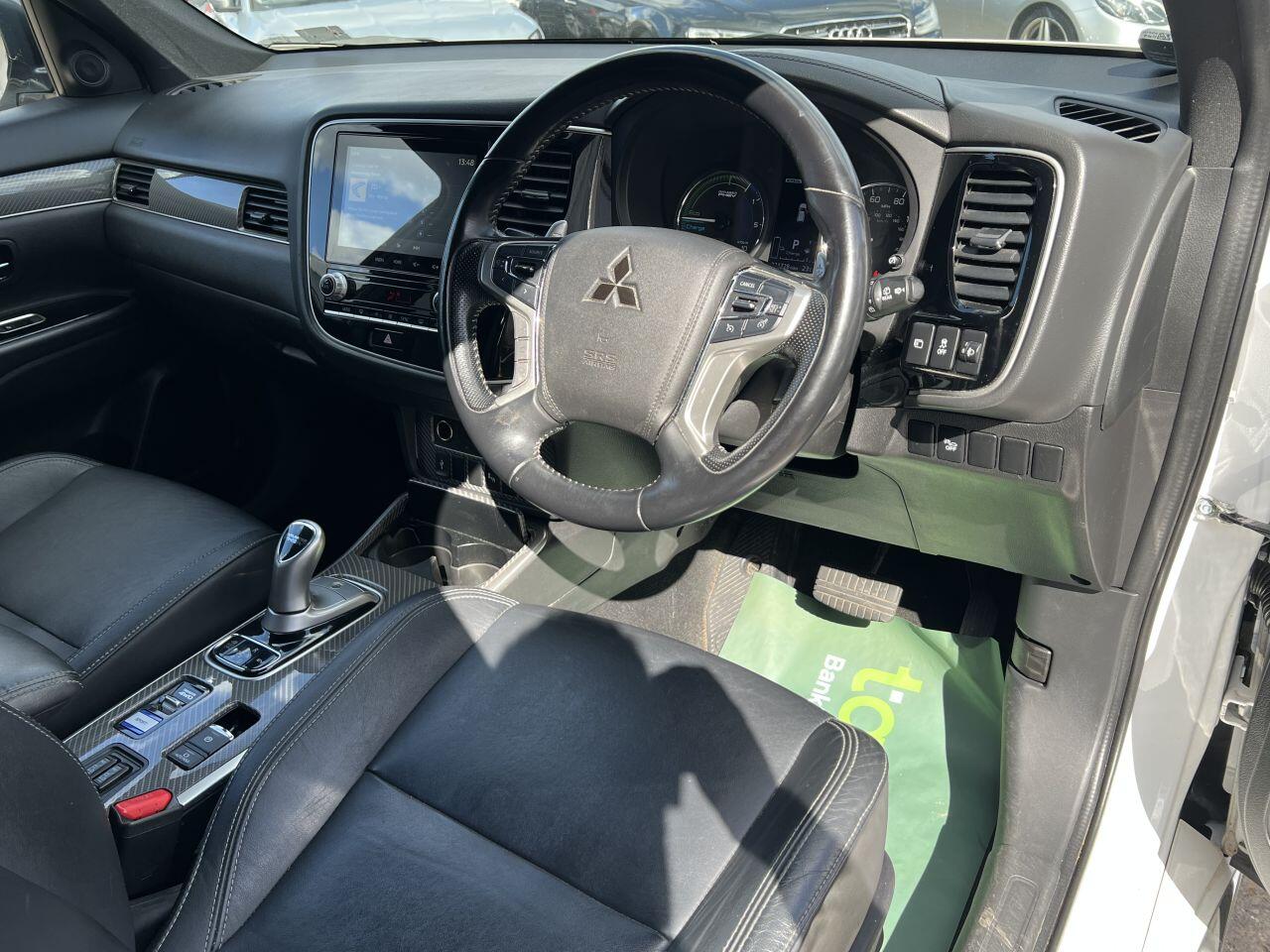 Mitsubishi Outlander view 15