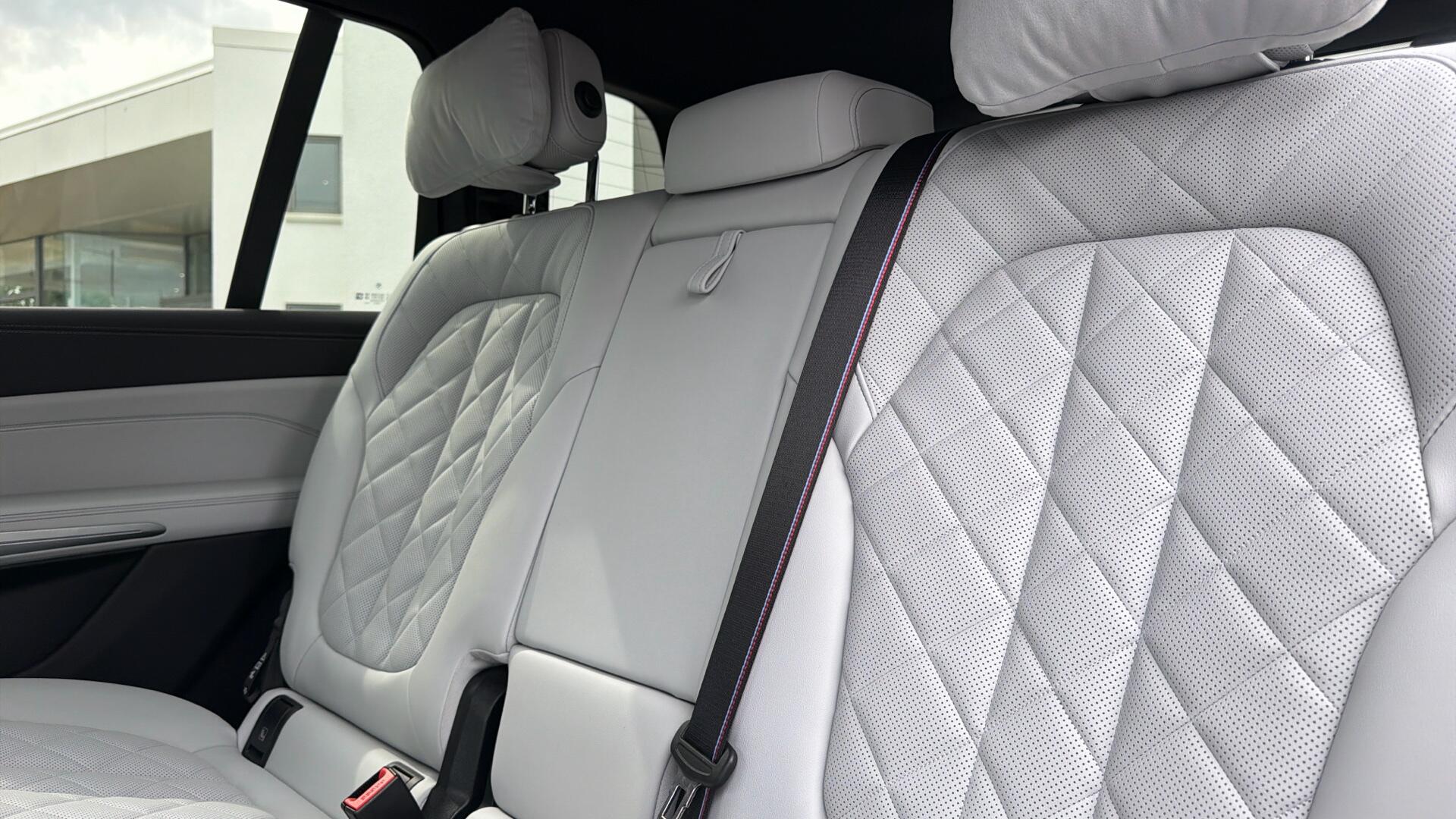 BMW X7 view 47