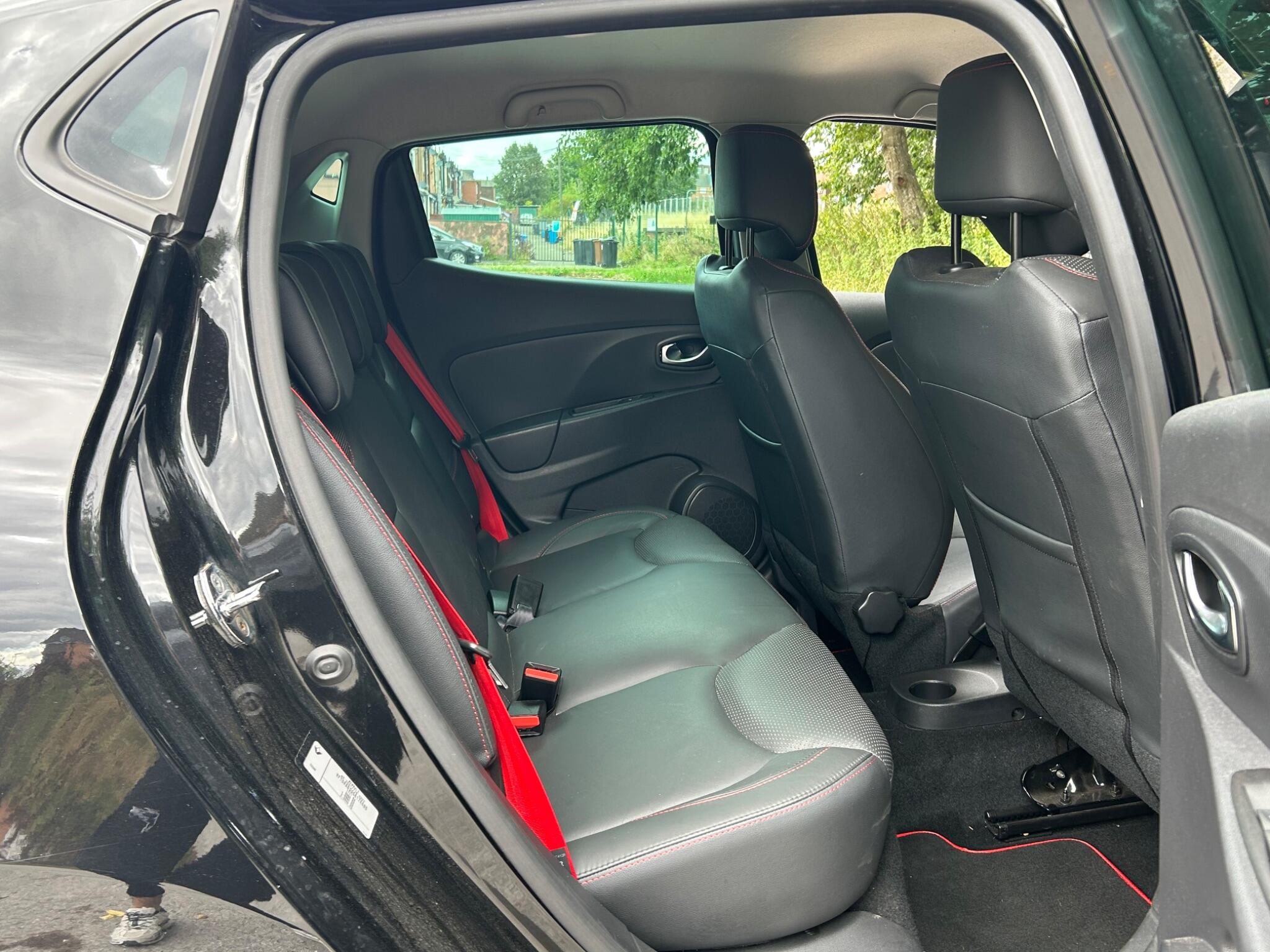 Renault Clio view 24