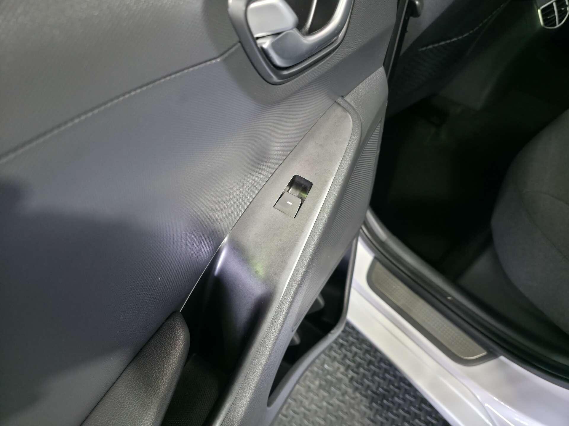 Hyundai Ioniq view 60
