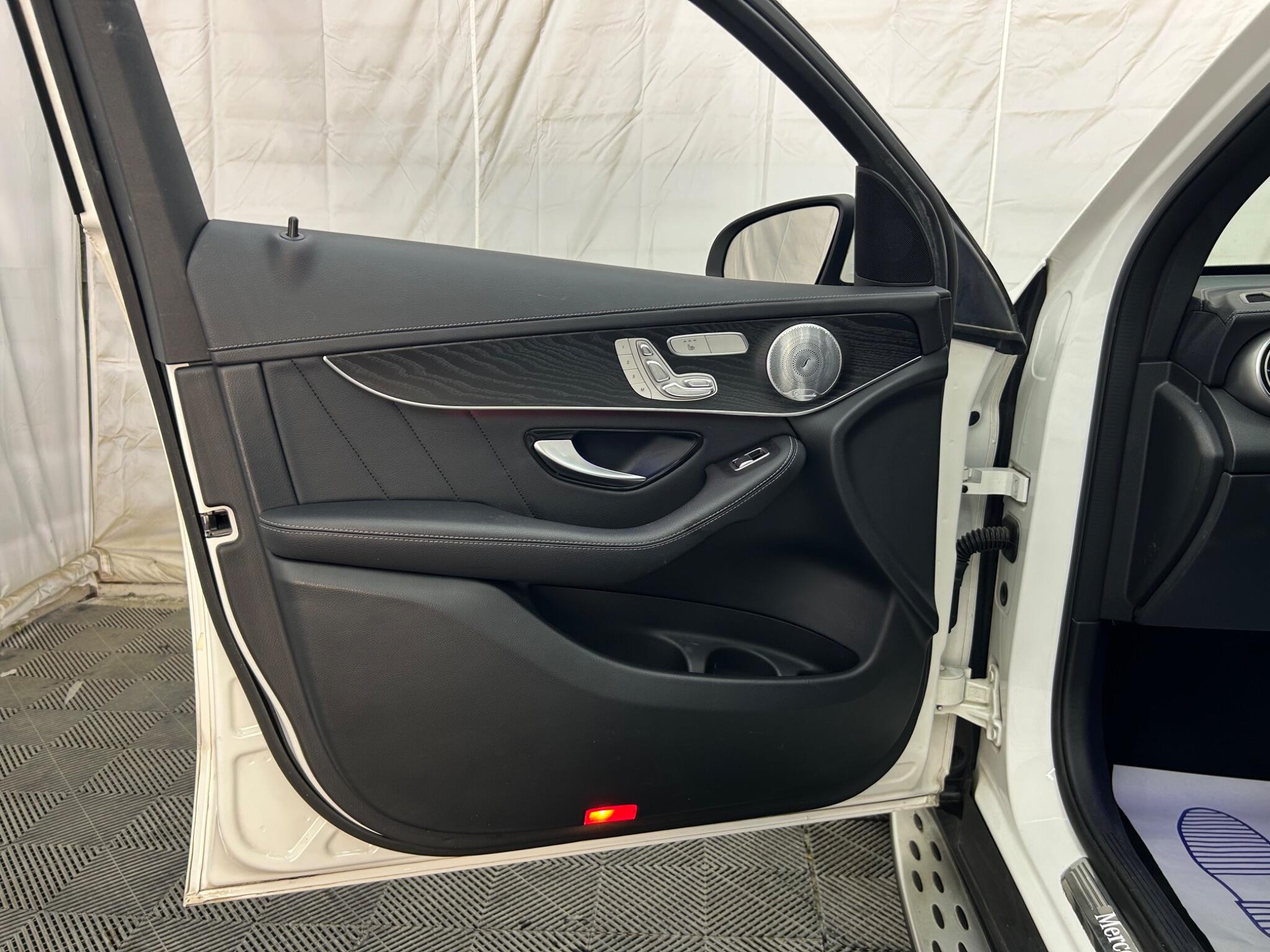 Mercedes-Benz GLC view 36