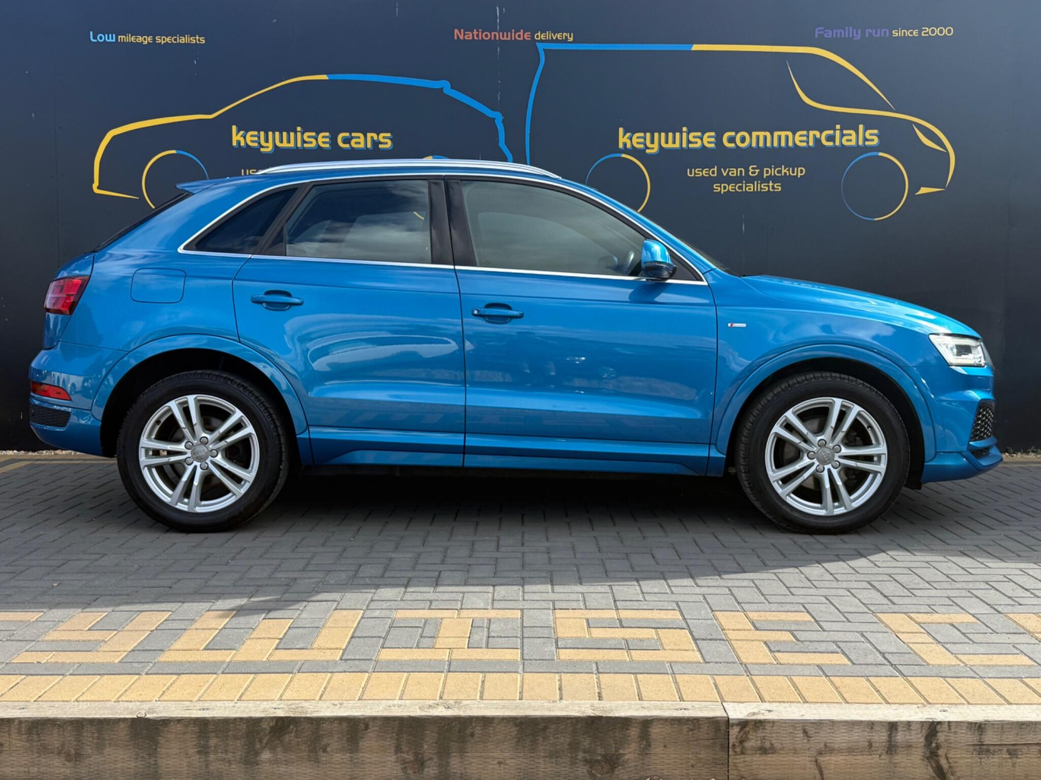 Audi Q3 view 6