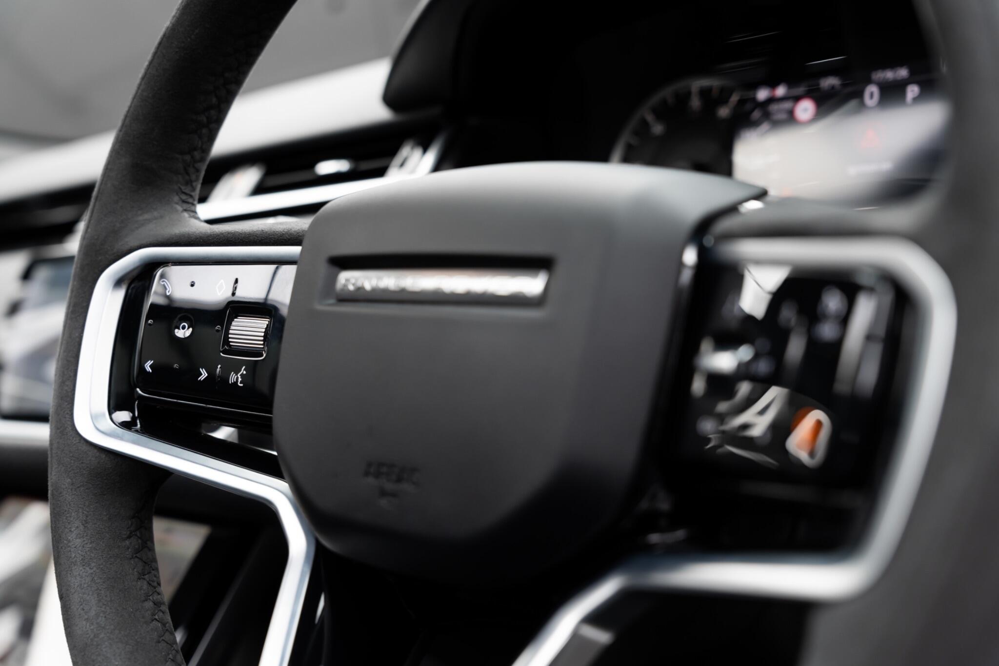 Land Rover Range Rover Velar view 31