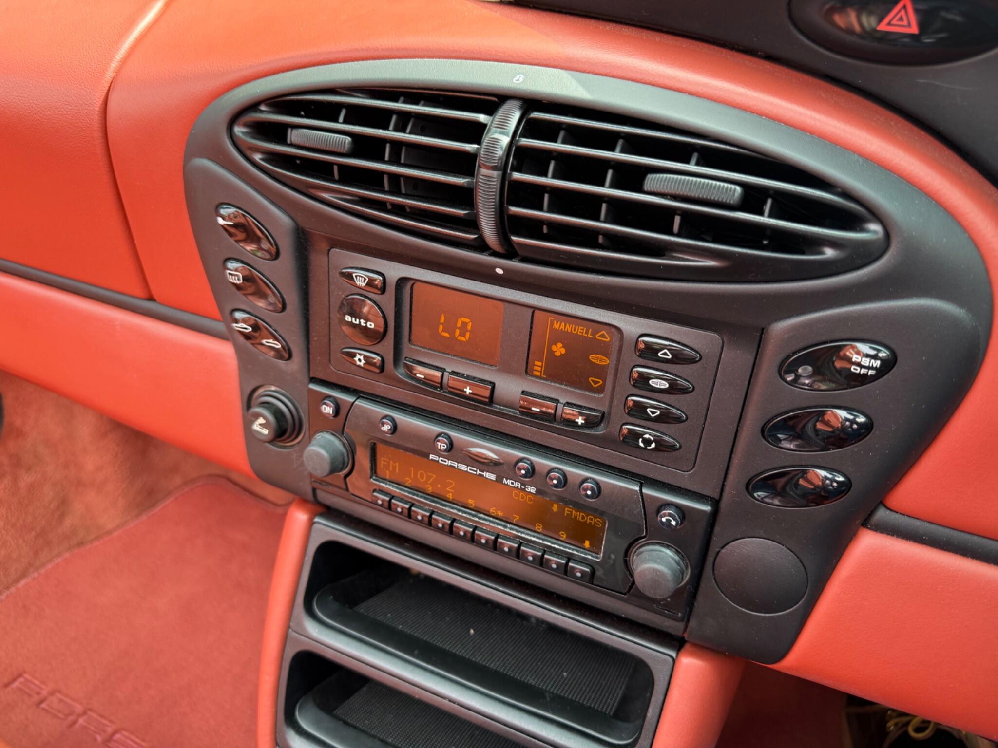 Porsche Boxster 2.7 986 2dr — photo 42 of 86