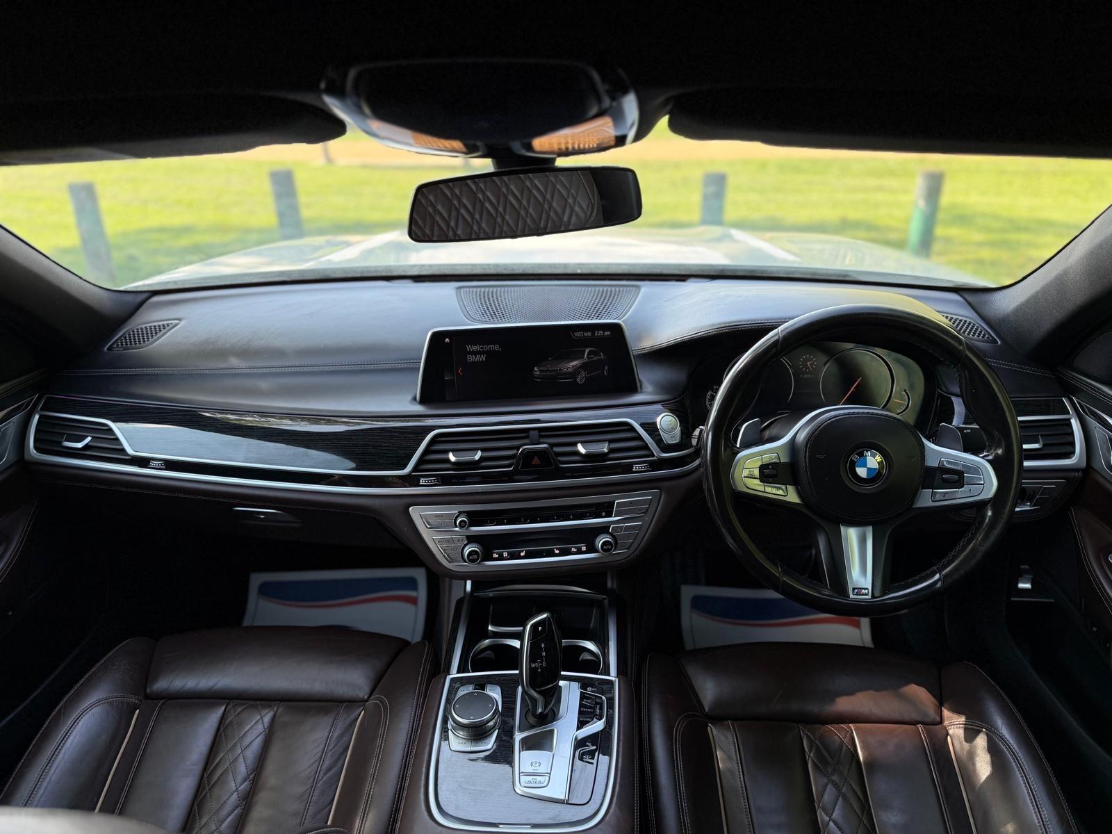 BMW 7 Series view 23