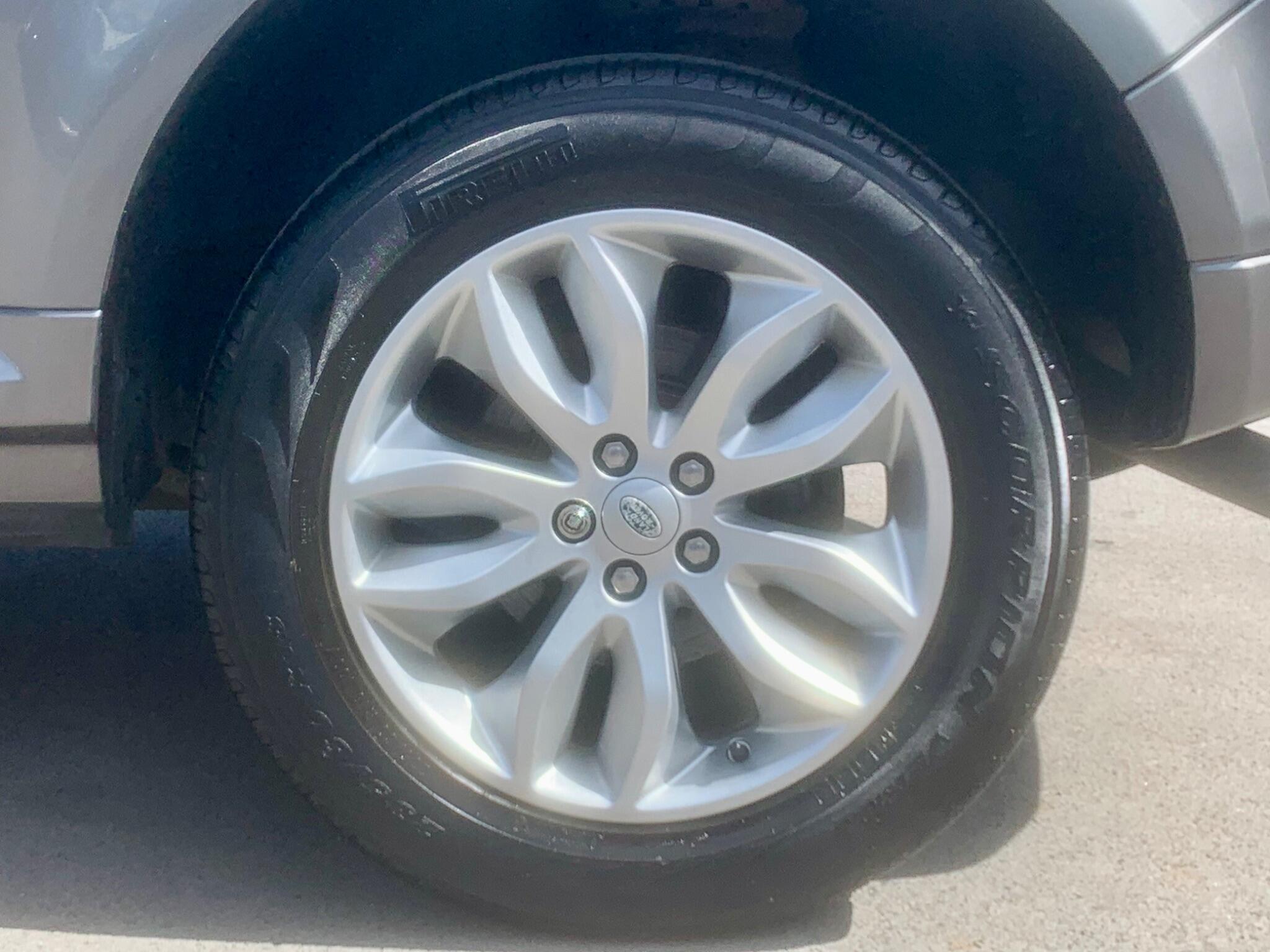 Land Rover Freelander 2 view 9