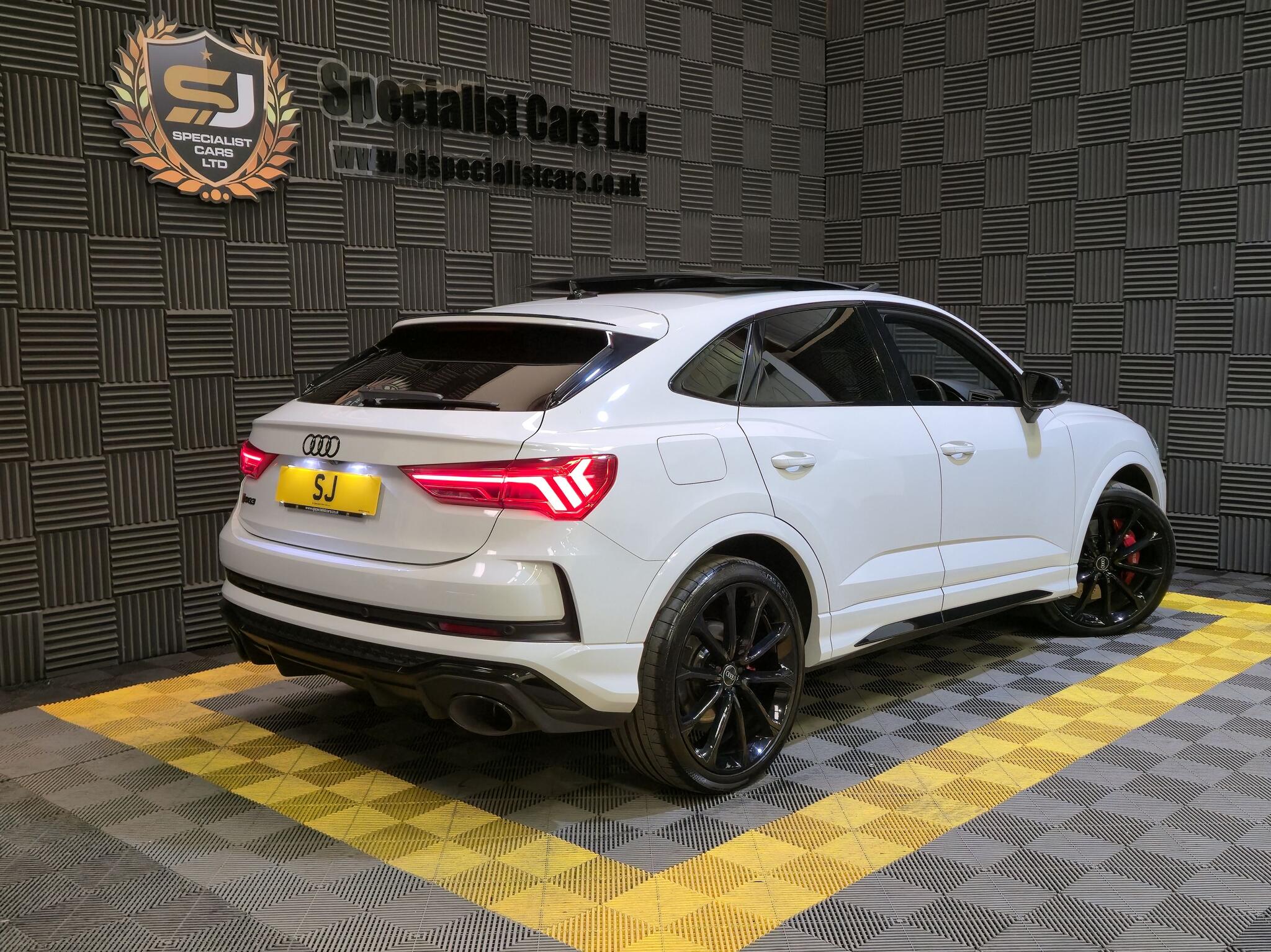Audi RS Q3 view 28