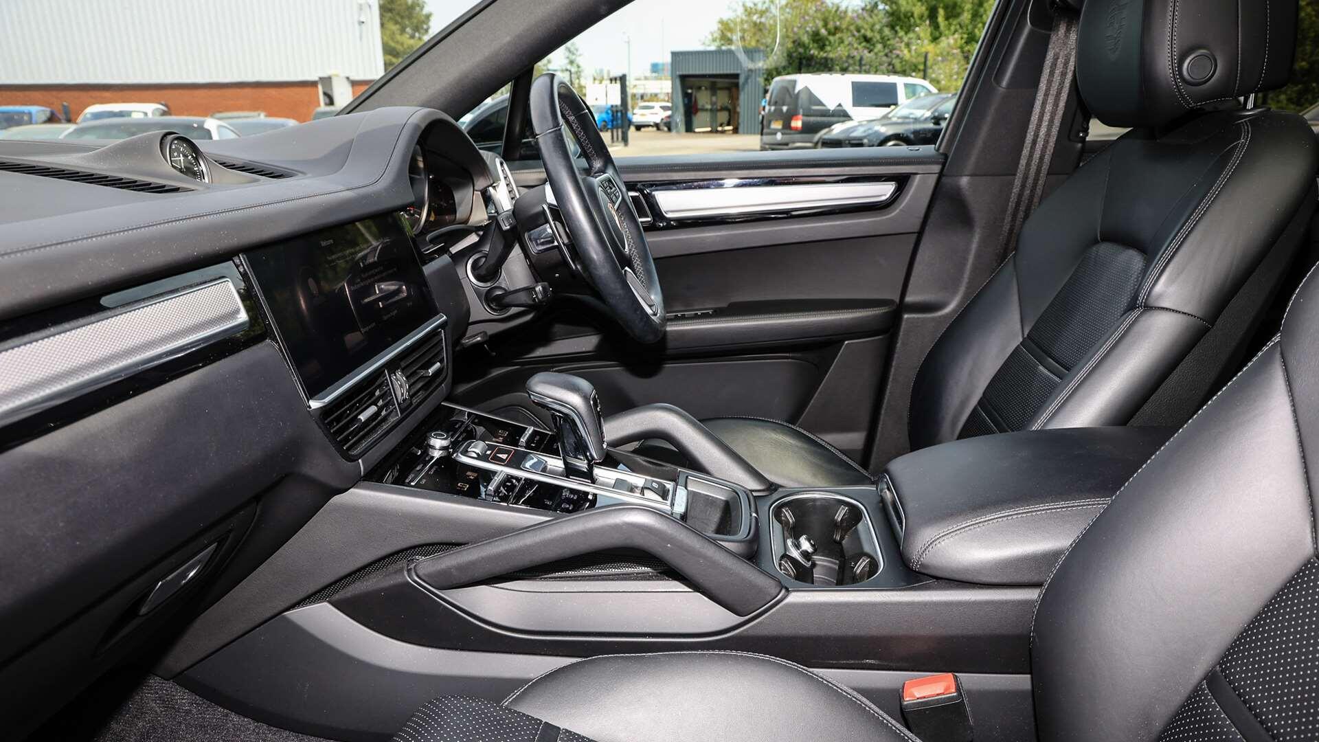 Porsche Cayenne view 11