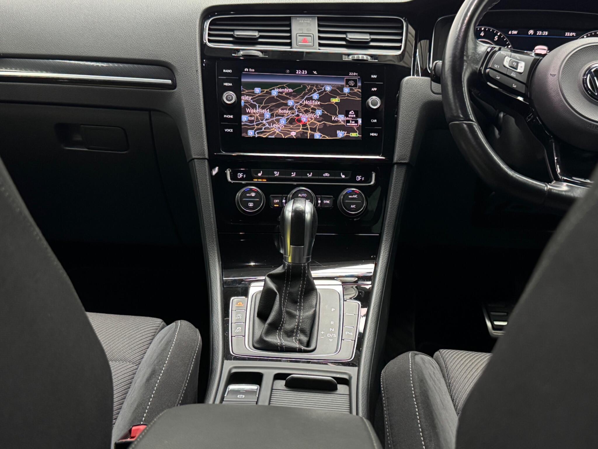 Volkswagen Golf view 26