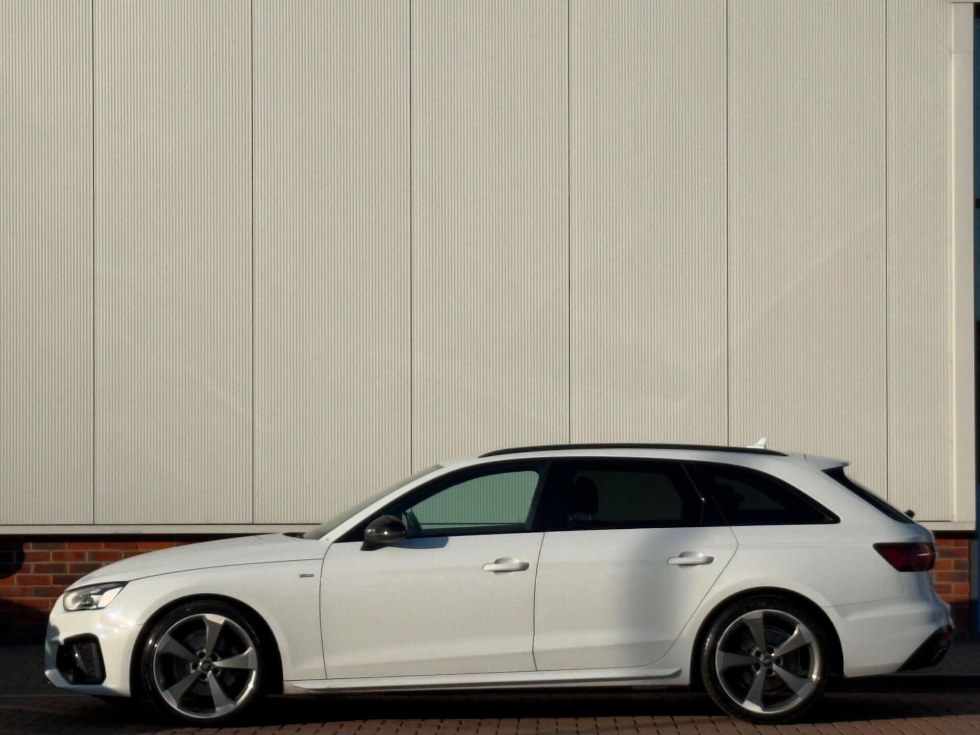Audi A4 Avant view 10