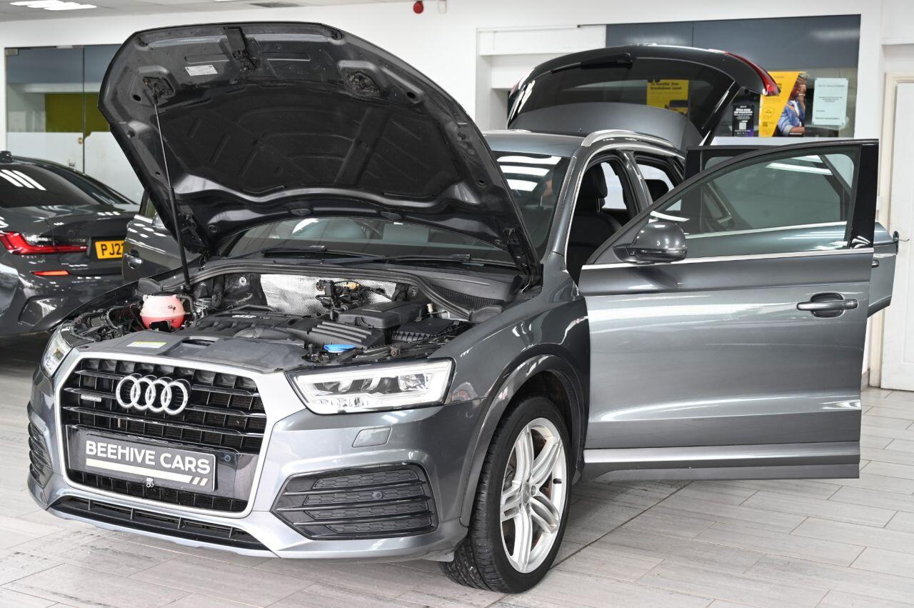 Audi Q3 view 12