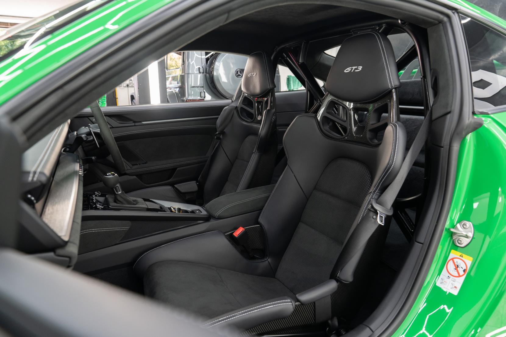 Porsche 911 view 11