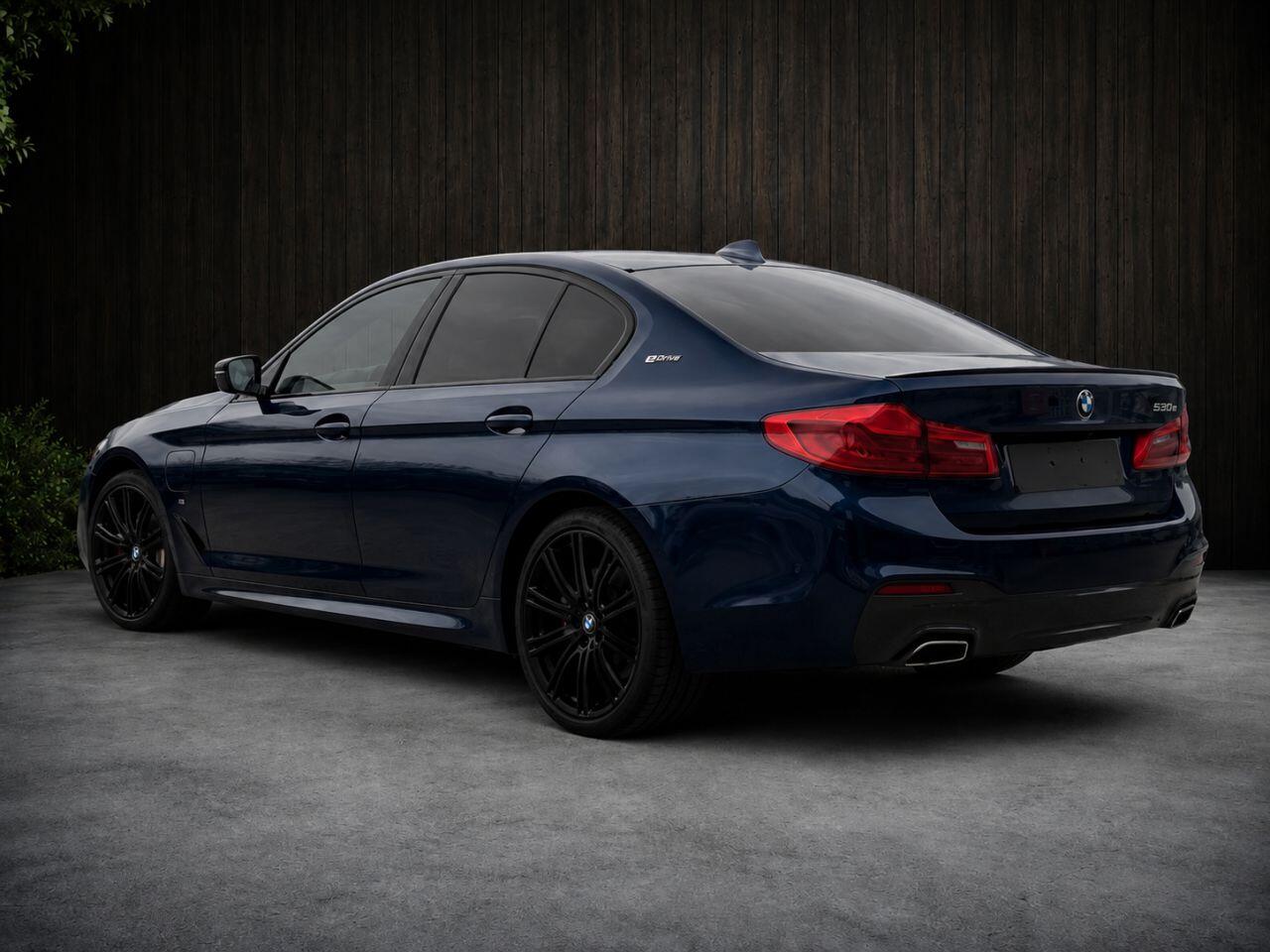 BMW 5 Series view 3