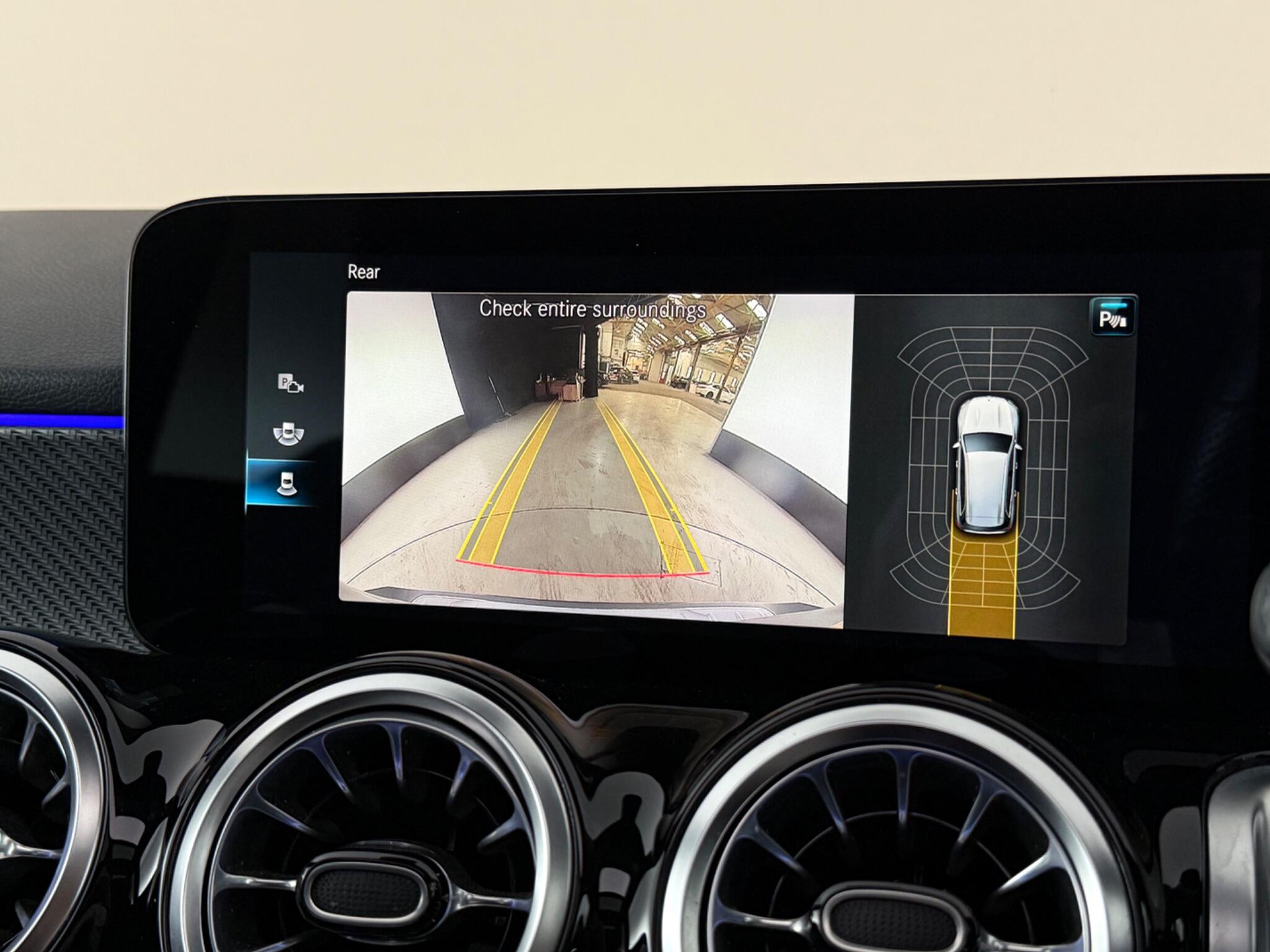 Mercedes-Benz GLB view 30