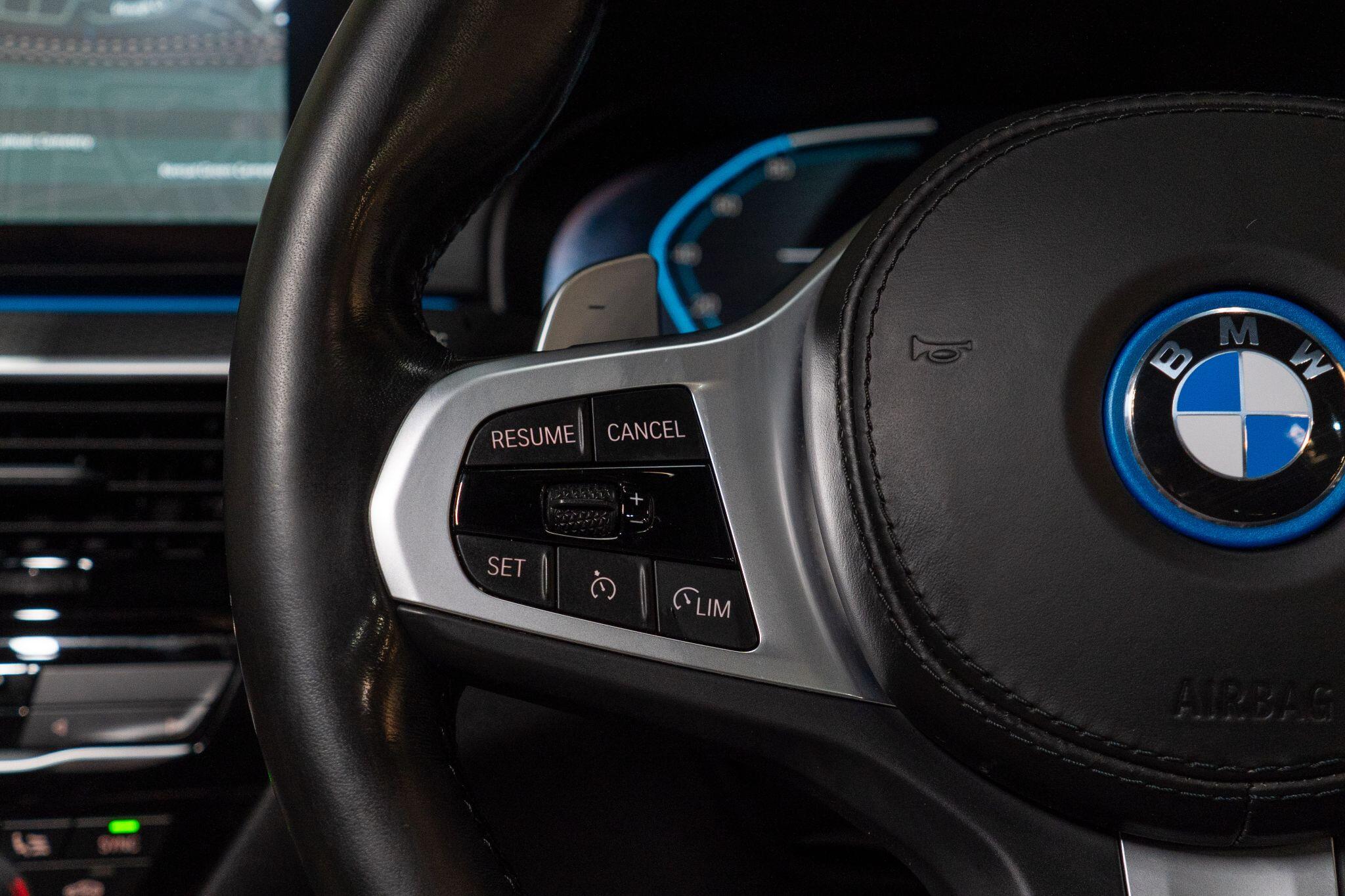BMW 5 Series view 32
