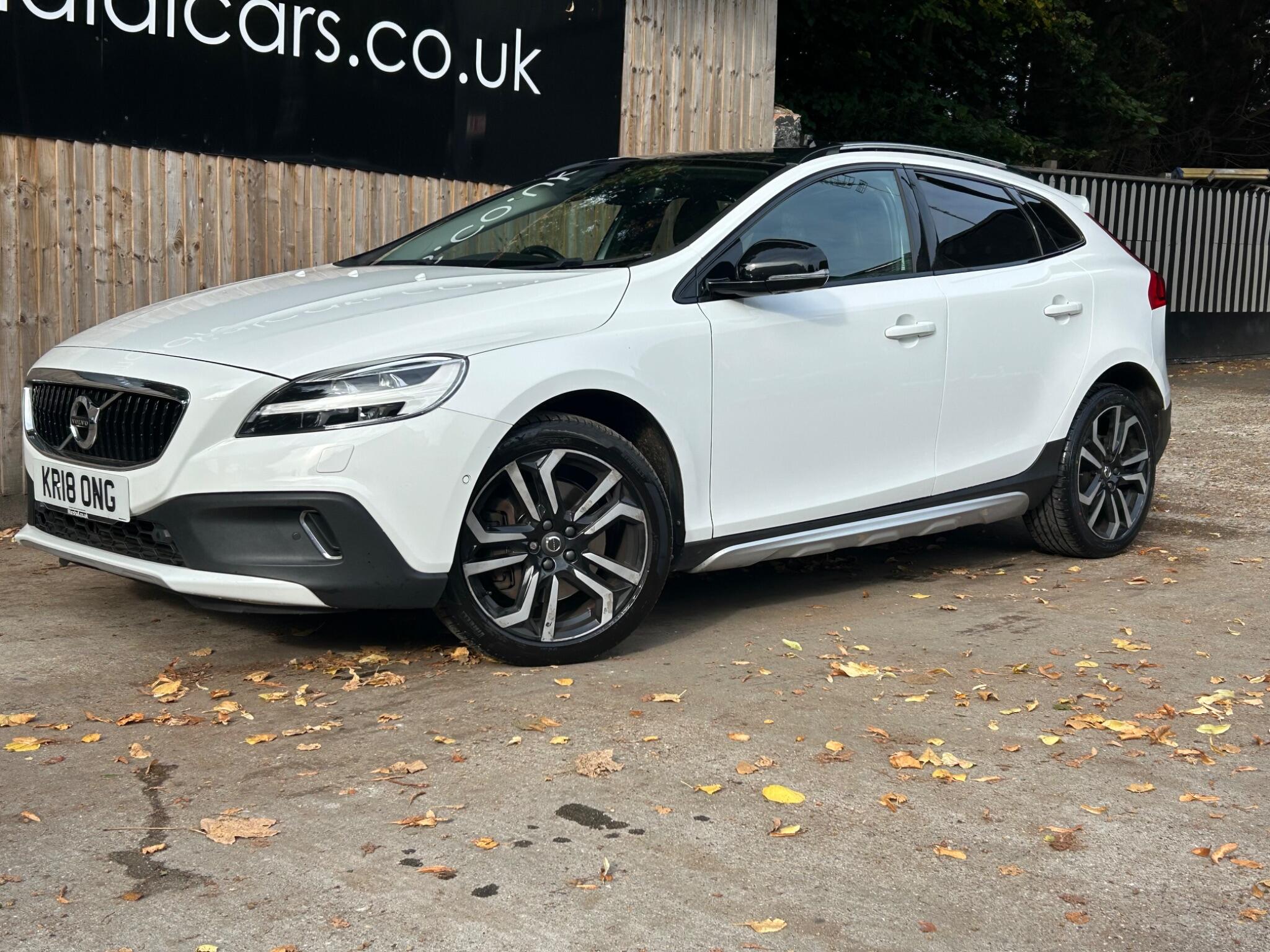 Volvo V40 Cross Country view 5