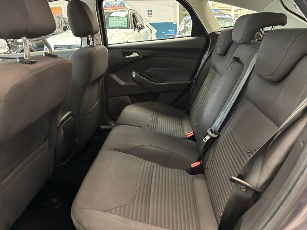 Ford Focus view 22