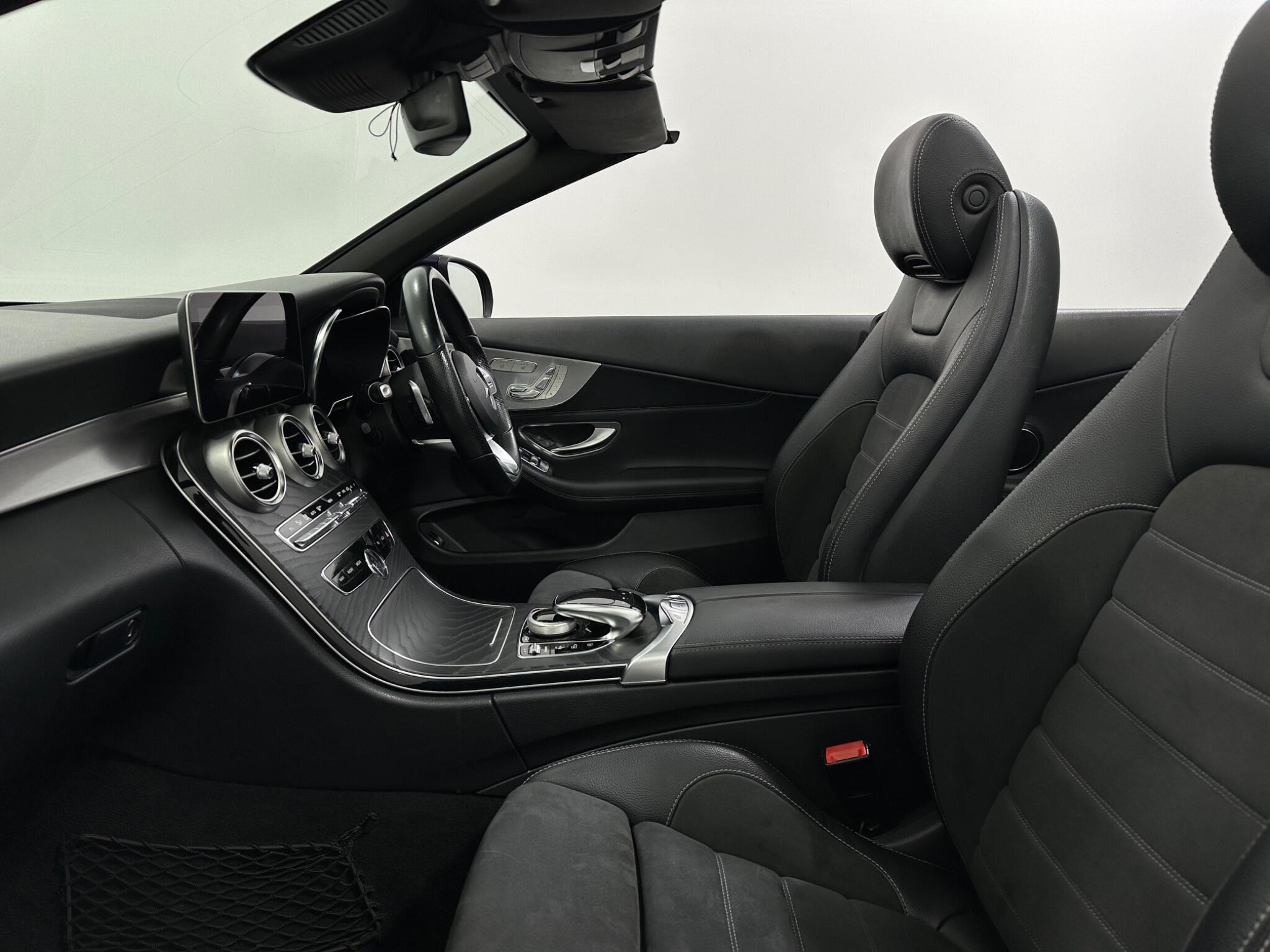 Mercedes-Benz C-Class view 37