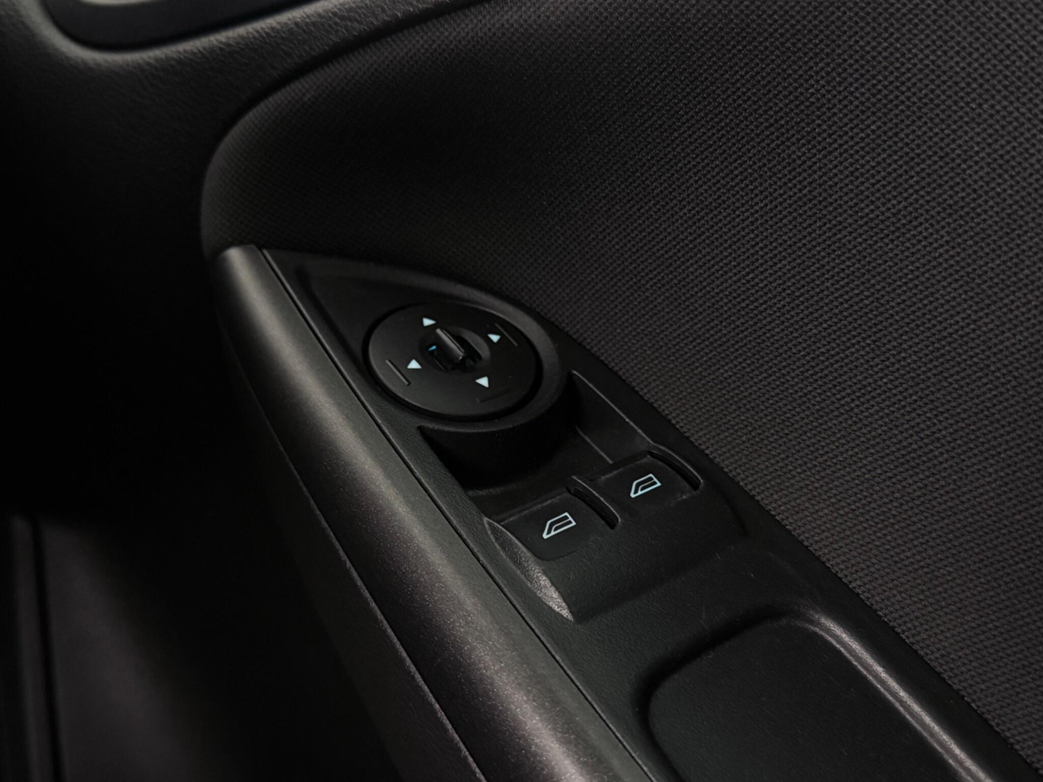 Ford Focus view 18
