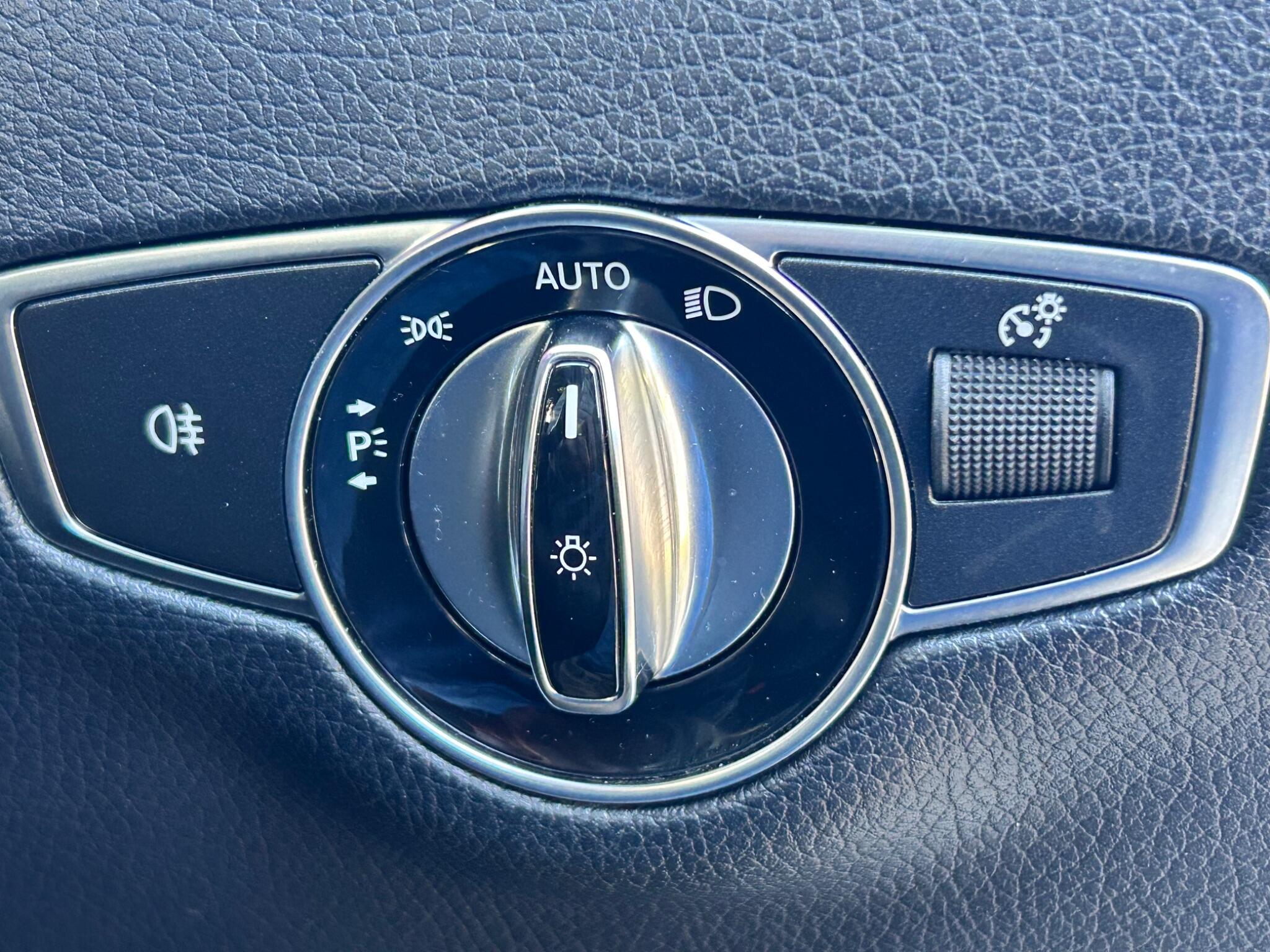 Mercedes-Benz E-Class view 41