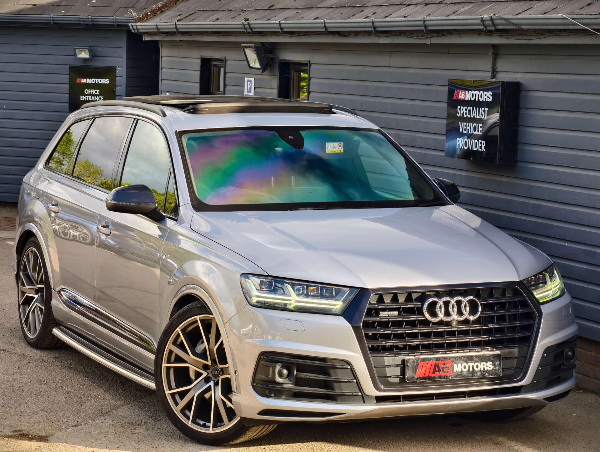 Audi Q7 view 9