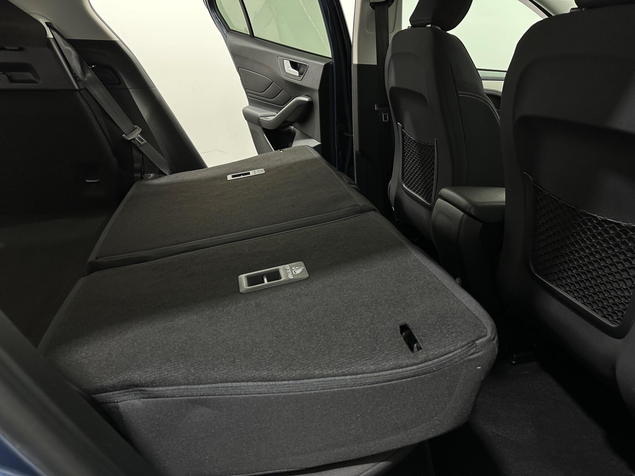 Ford Focus view 45