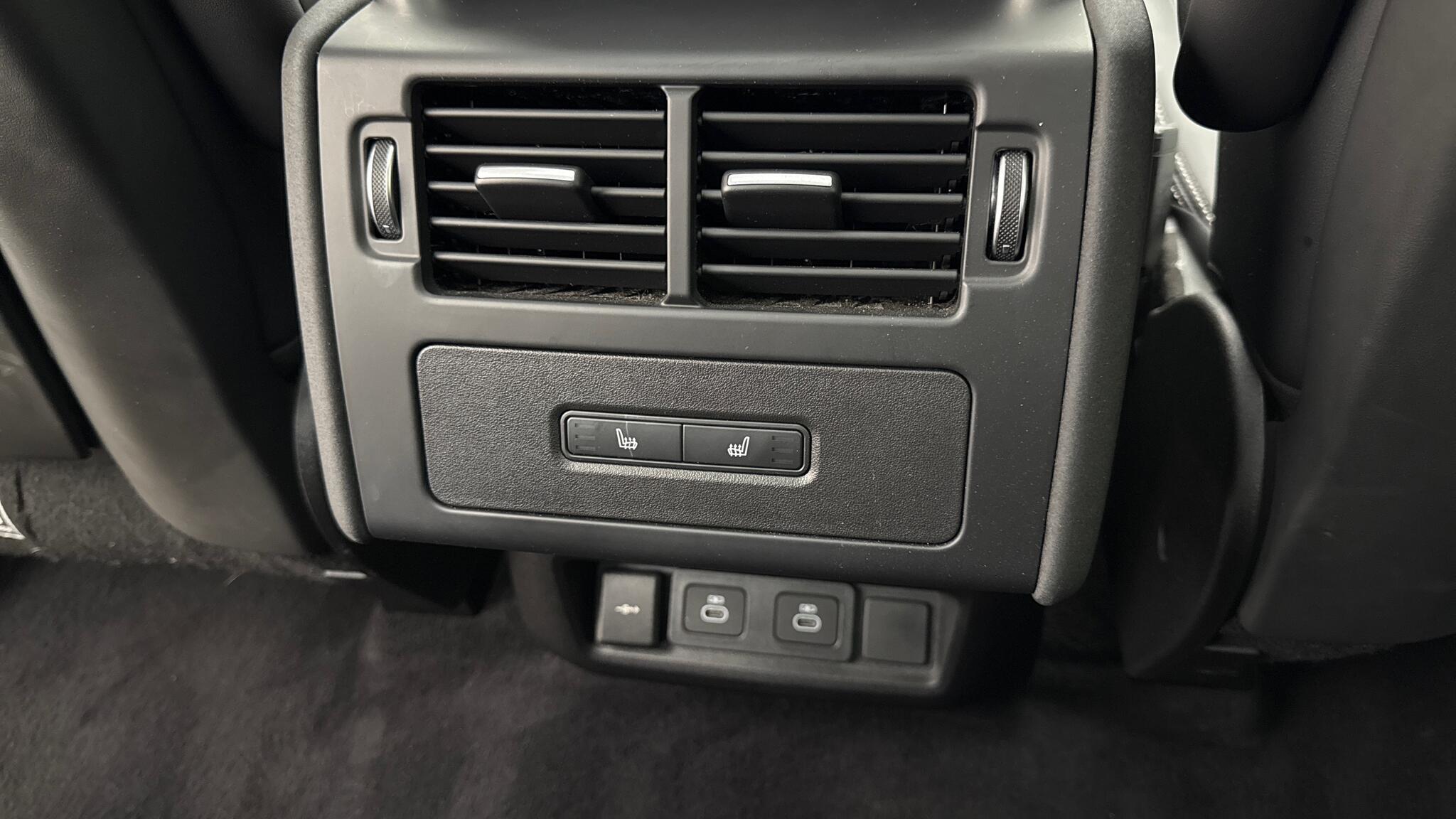 Land Rover Discovery view 18
