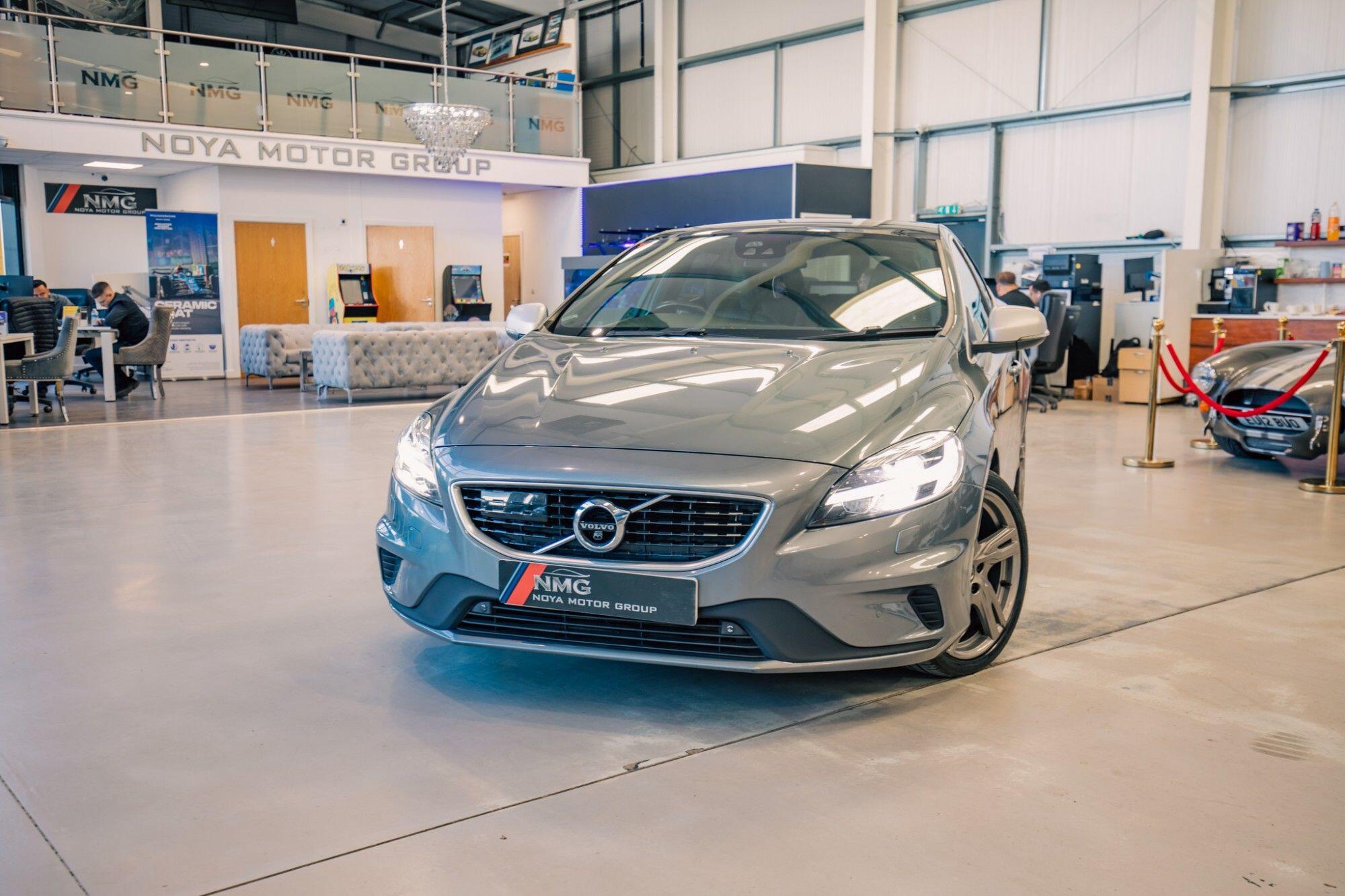 Volvo V40 view 4