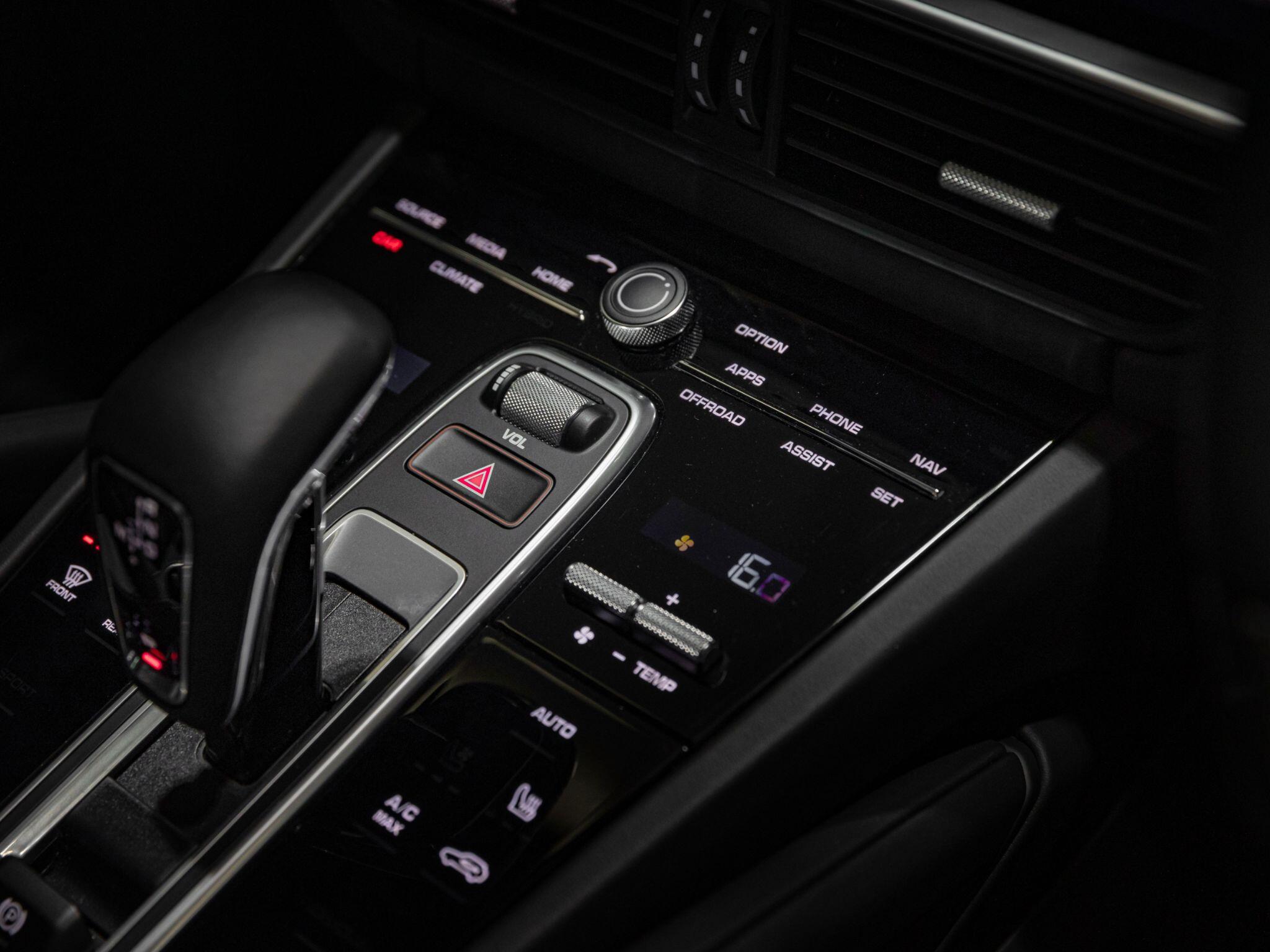 Porsche Cayenne view 22