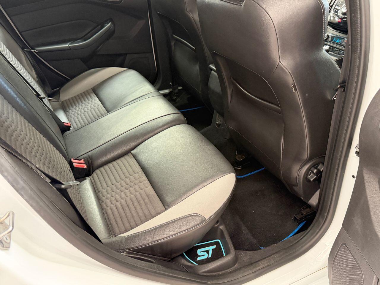 Ford Focus view 41