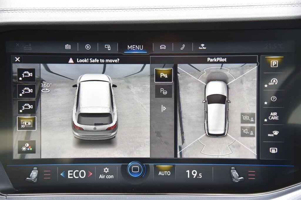 Volkswagen Touareg view 8
