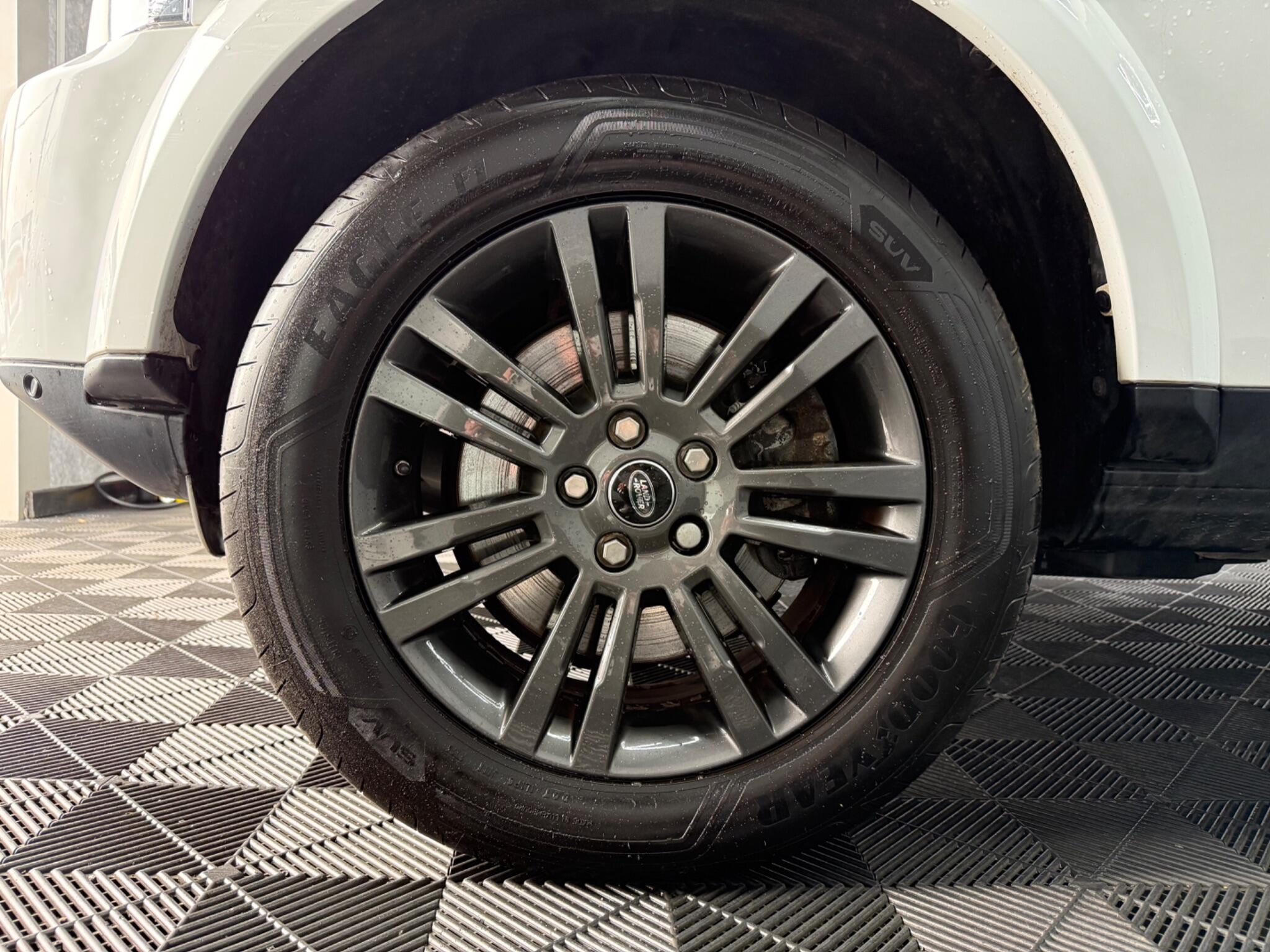 Land Rover Discovery 4 view 30