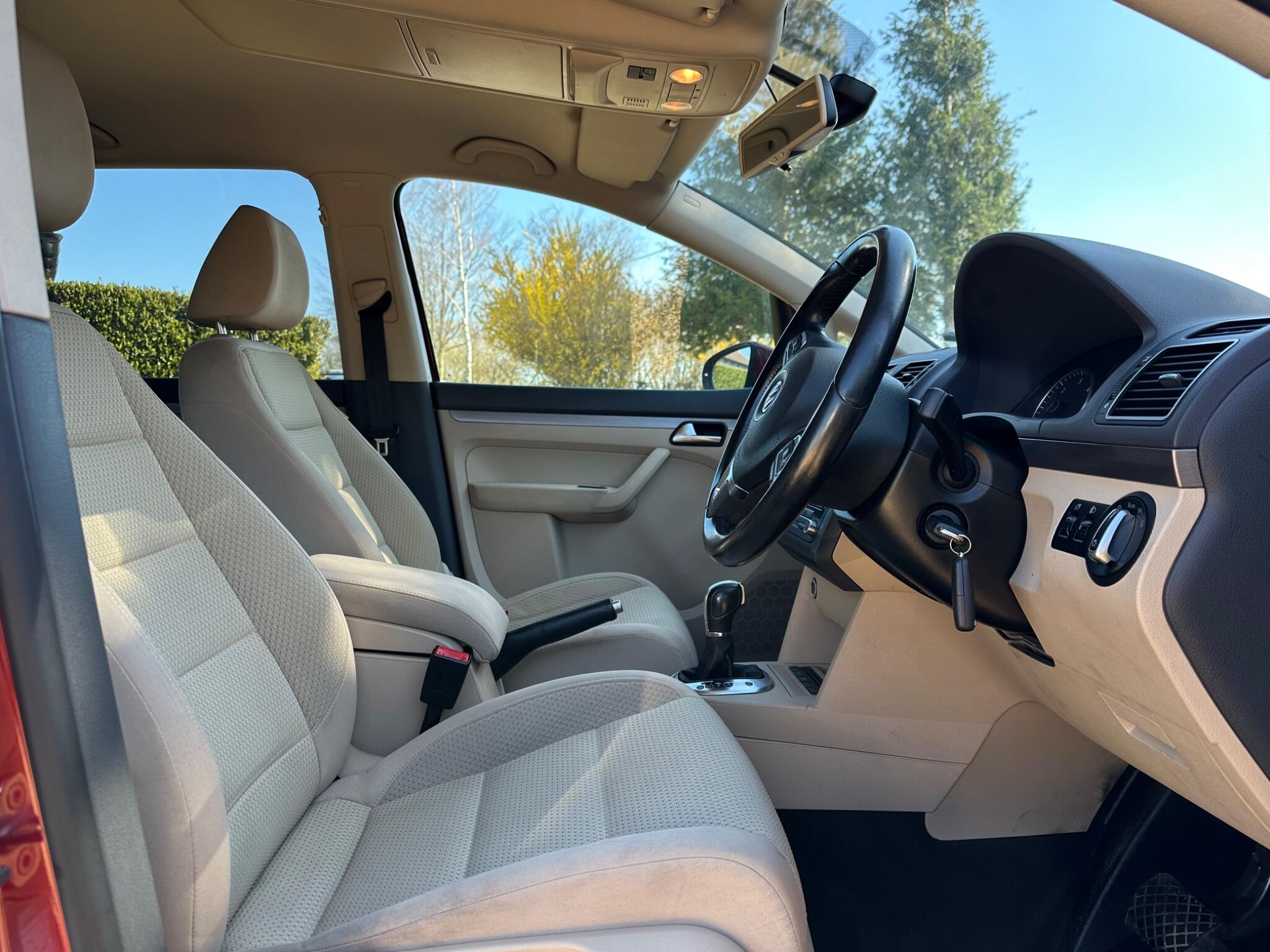 Volkswagen Touran view 8