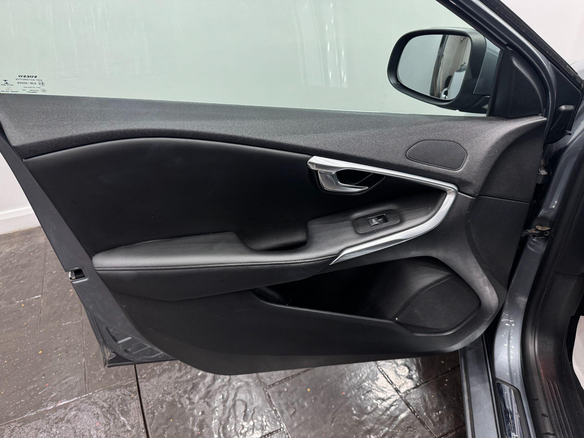 Volvo V40 view 40