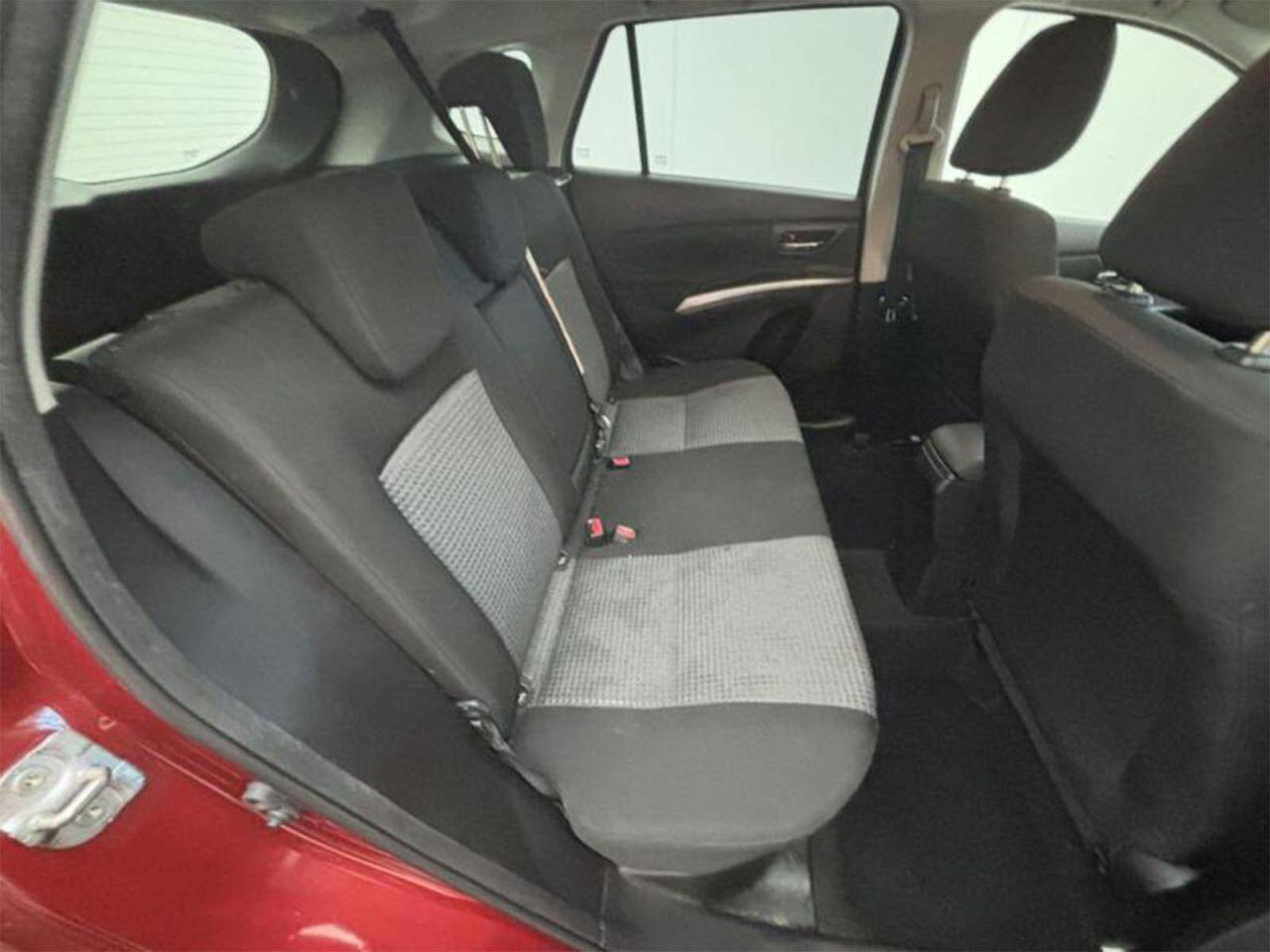 Suzuki S-Cross view 5