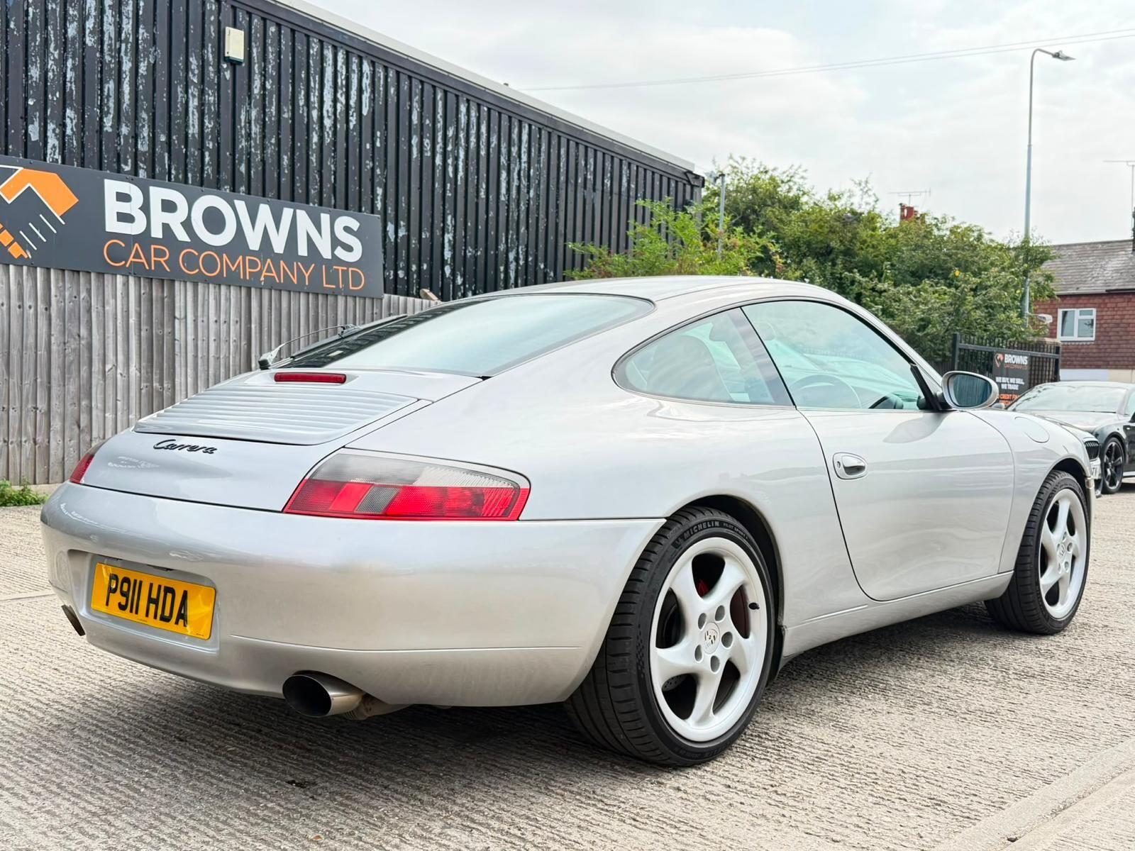 Porsche 911 view 3