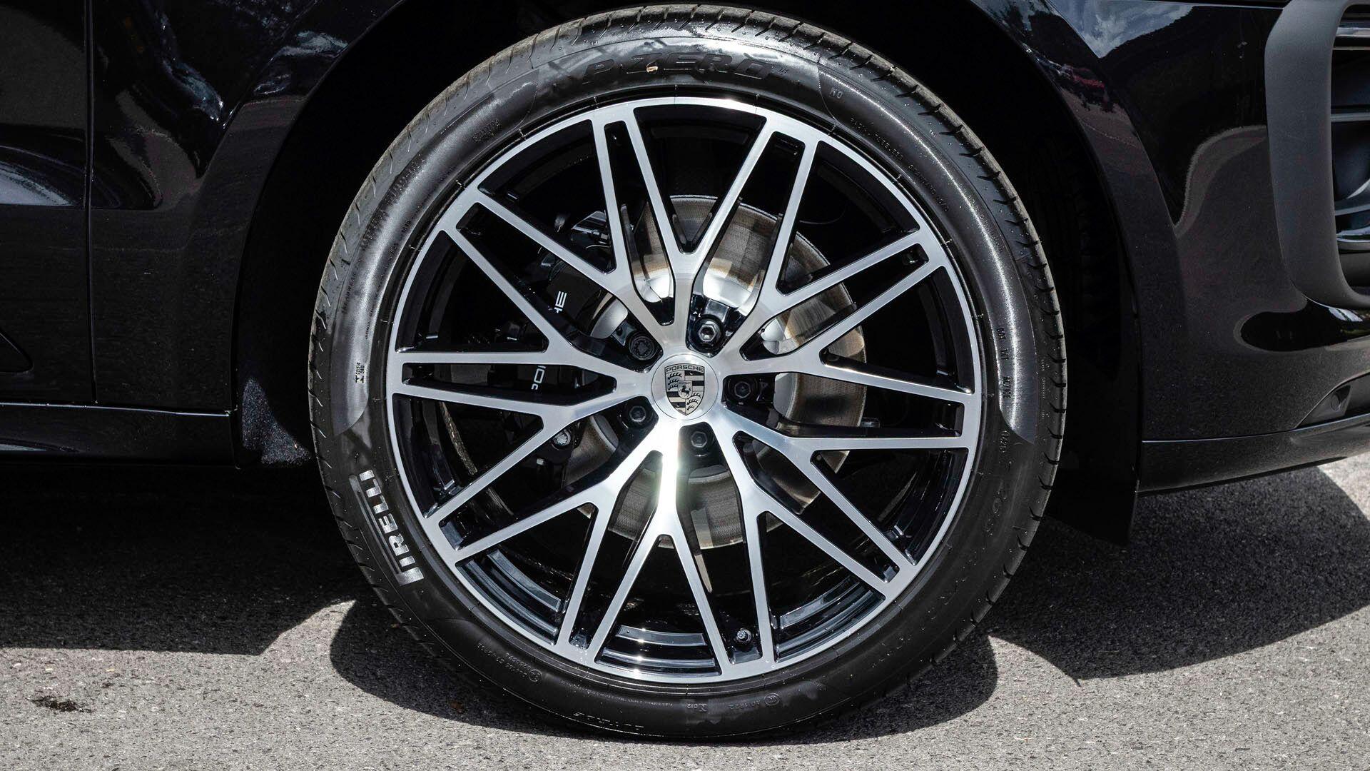 Porsche Macan view 20