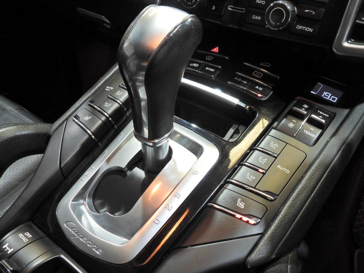Porsche Cayenne view 29